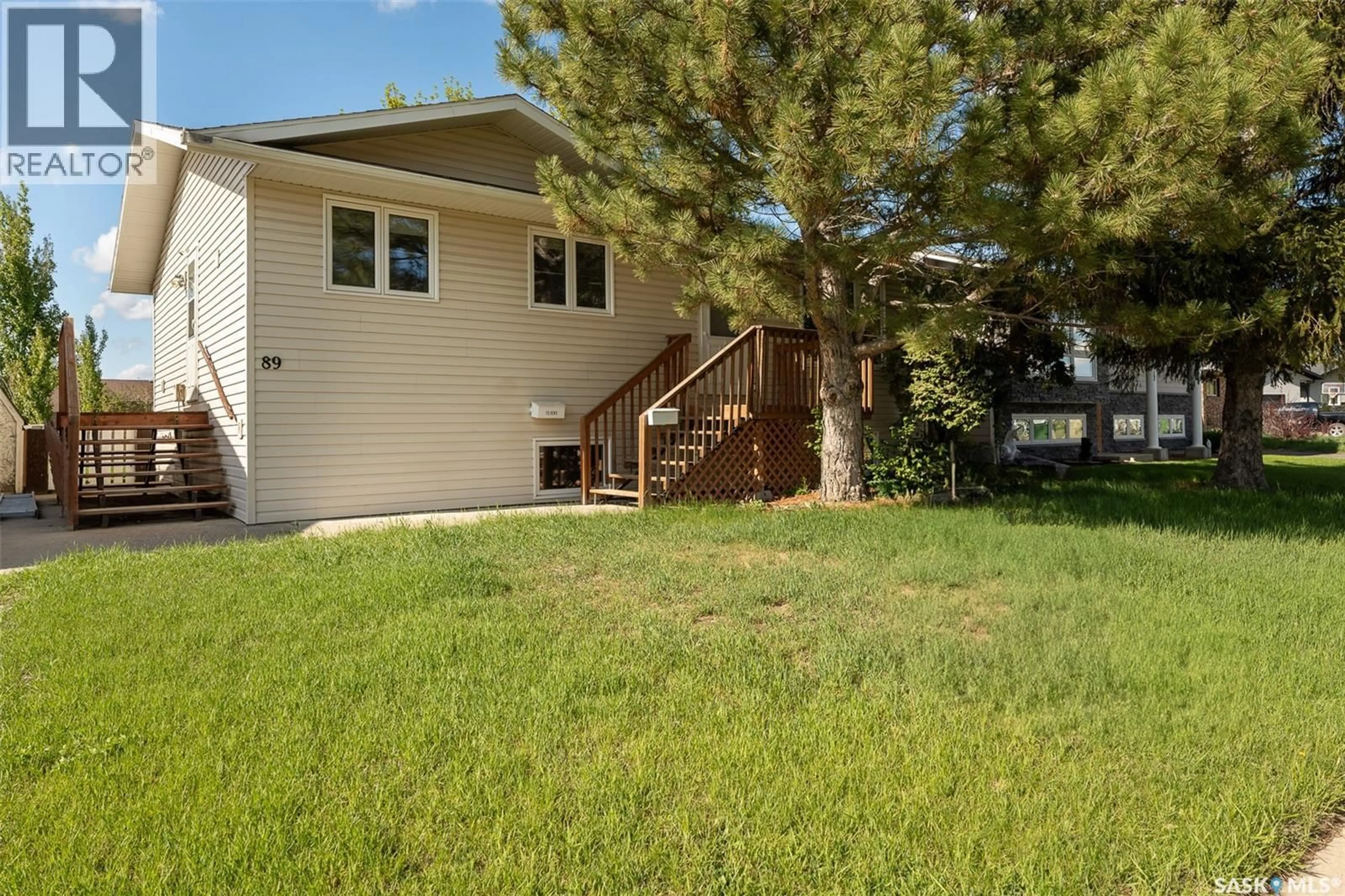 Home with vinyl exterior material, street for 89 DAISY CRESCENT, Moose Jaw Saskatchewan S6J1C3