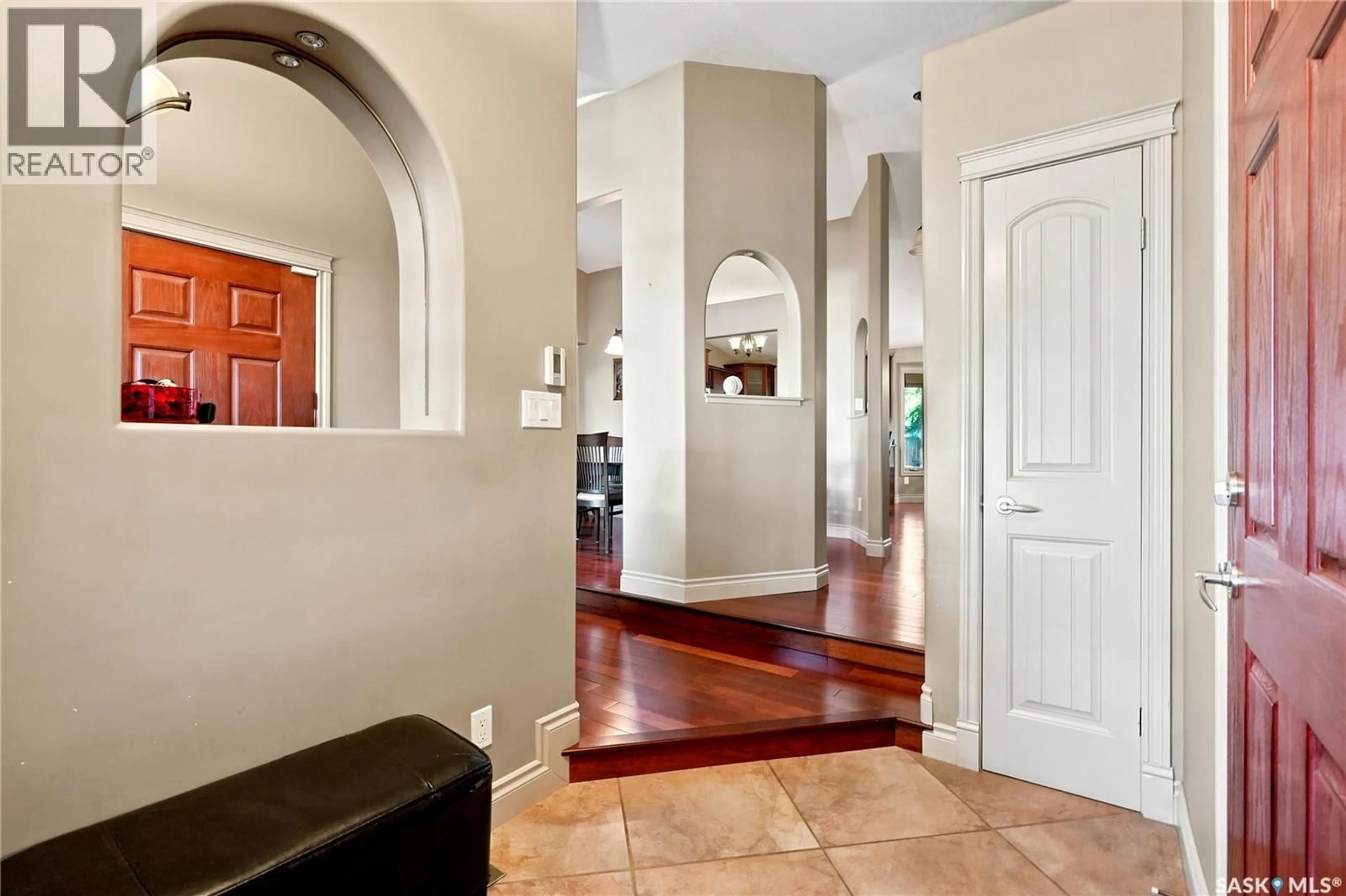 Indoor entryway for 506 VINCENT CRESCENT, Saskatoon Saskatchewan S7N4G8