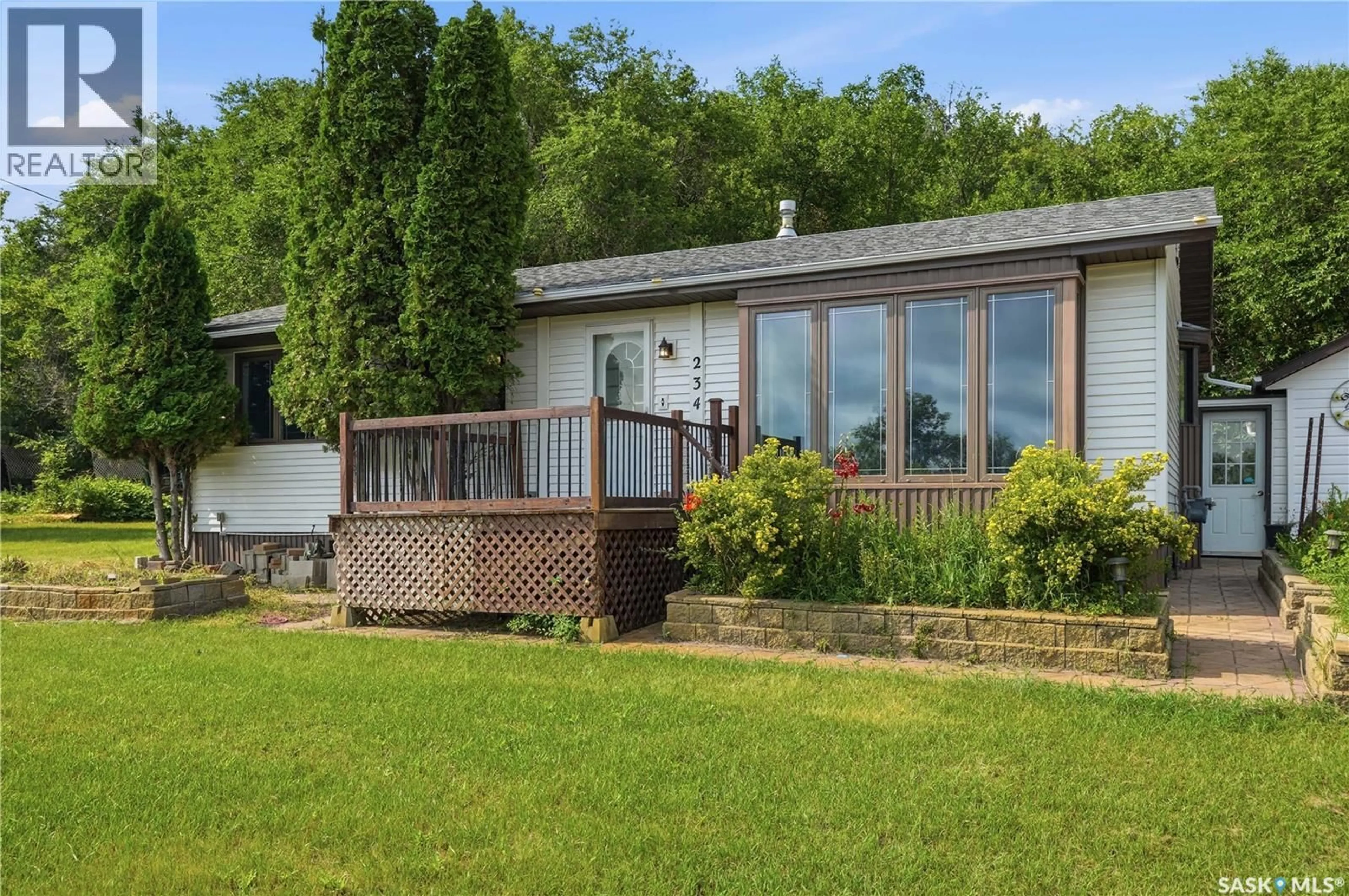 Home with vinyl exterior material, water/lake/river/ocean view for 234 B-SAY-TAH ROAD, B-Say-Tah Saskatchewan S0G1S0