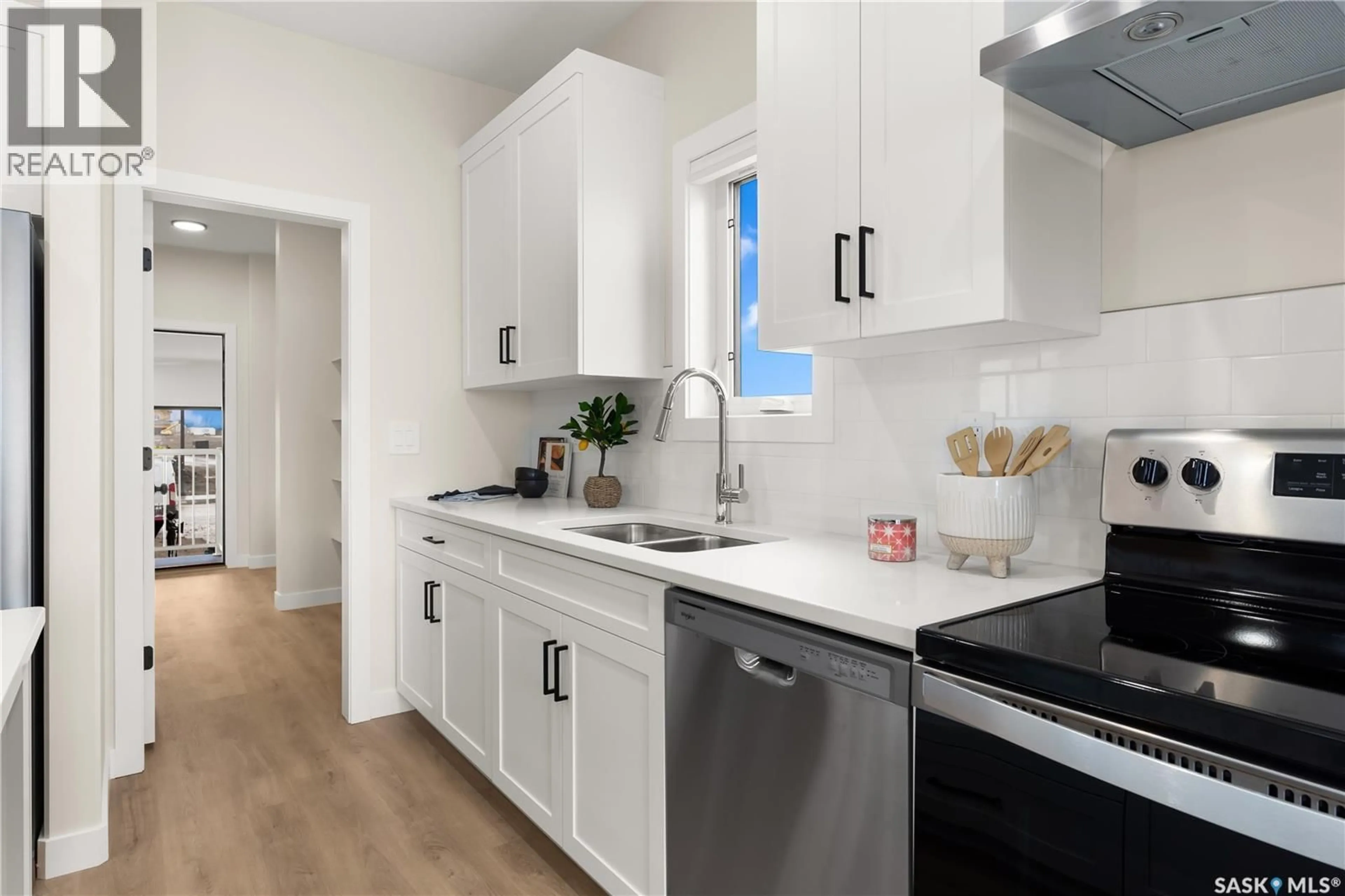 Open concept kitchen, ceramic/tile floor for 595 COCKCROFT COURT, Saskatoon Saskatchewan S7V1Y8