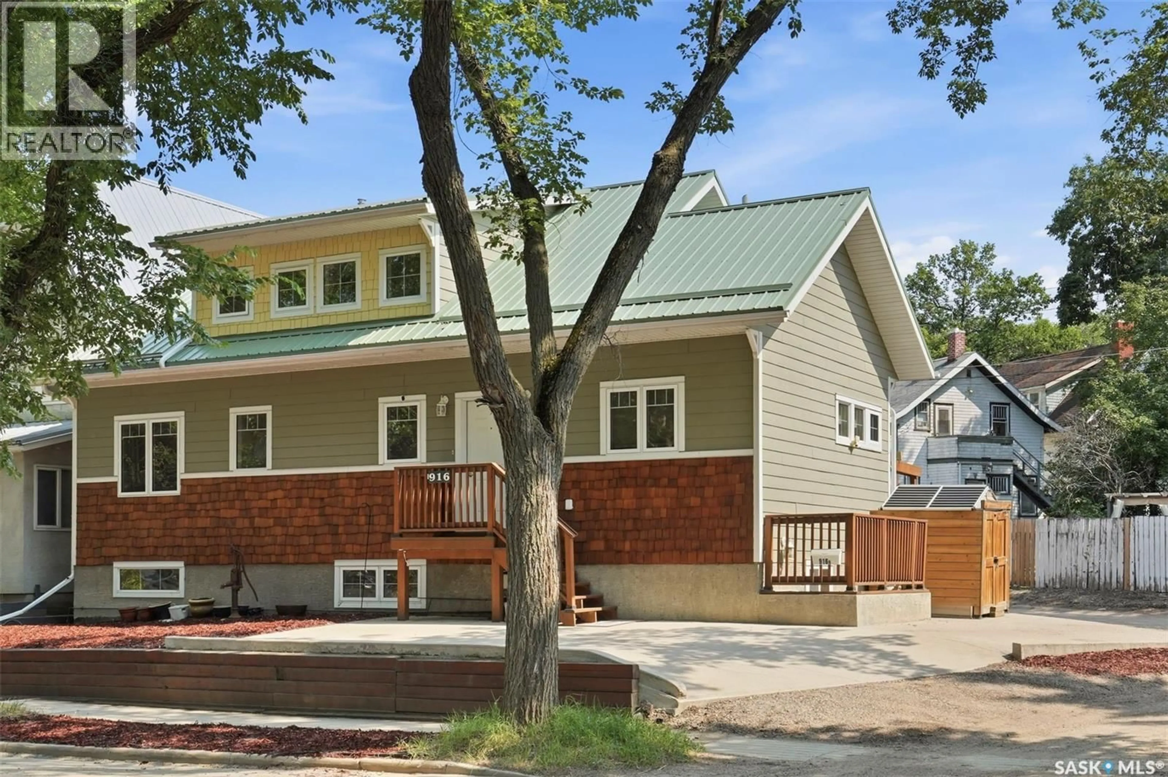 Home with vinyl exterior material, street for 916 TEMPERANCE STREET, Saskatoon Saskatchewan S7N0N4