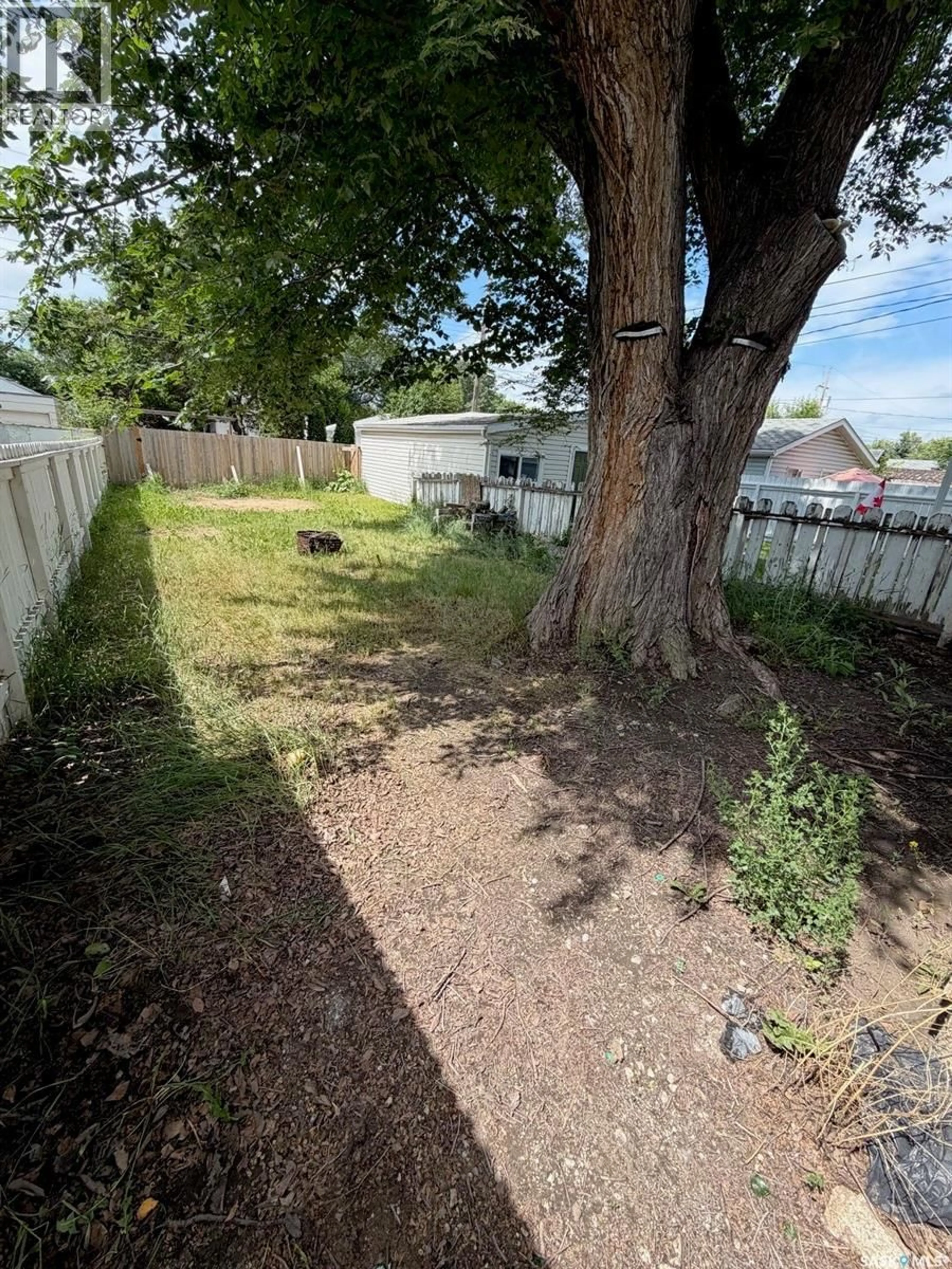 A pic from outside/outdoor area/front of a property/back of a property/a pic from drone, street for 1313 G AVENUE, Saskatoon Saskatchewan S7L2A6