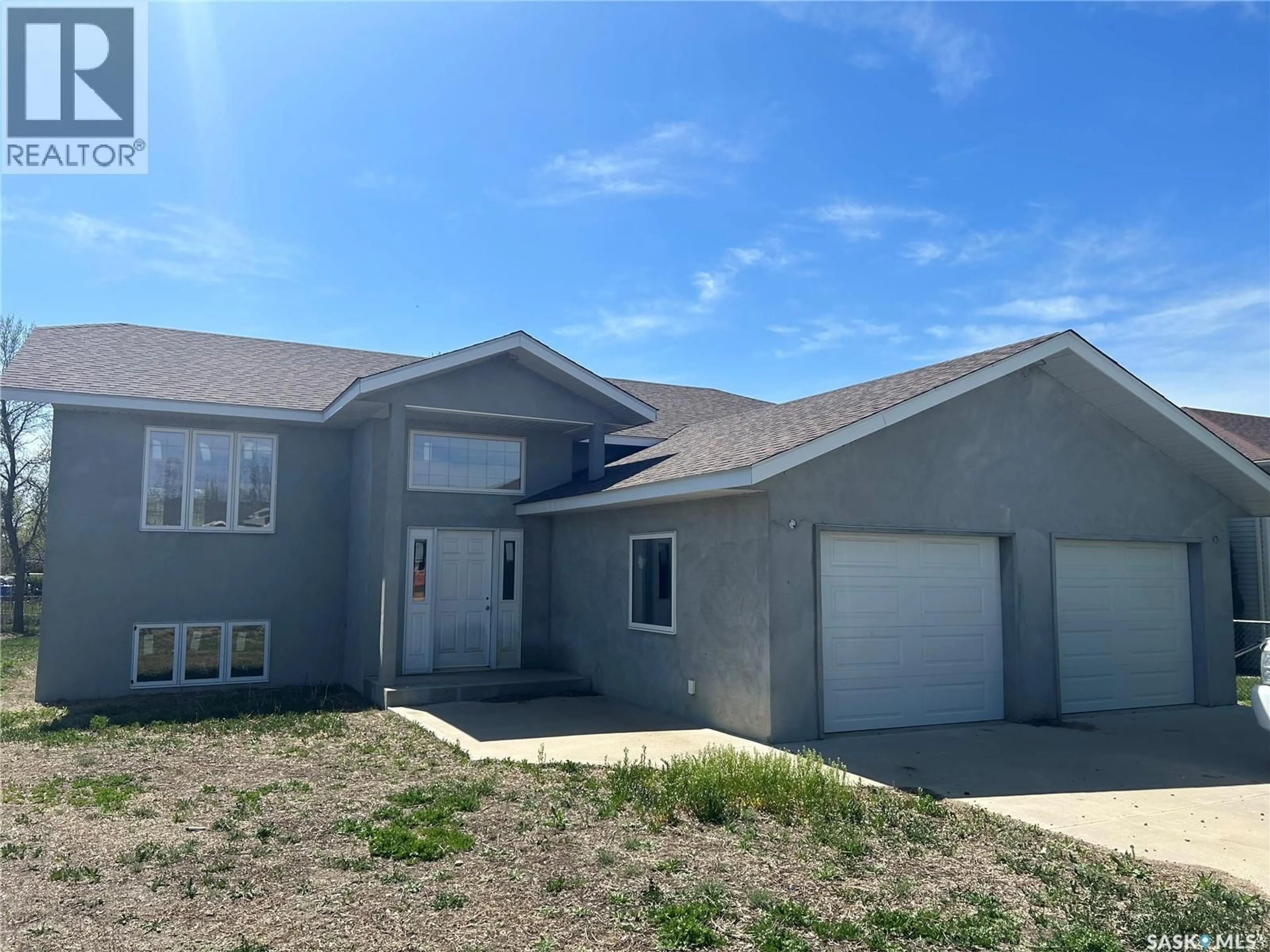 Home with vinyl exterior material, street for 117 CARSON BAY, Lampman Saskatchewan S0C0B5