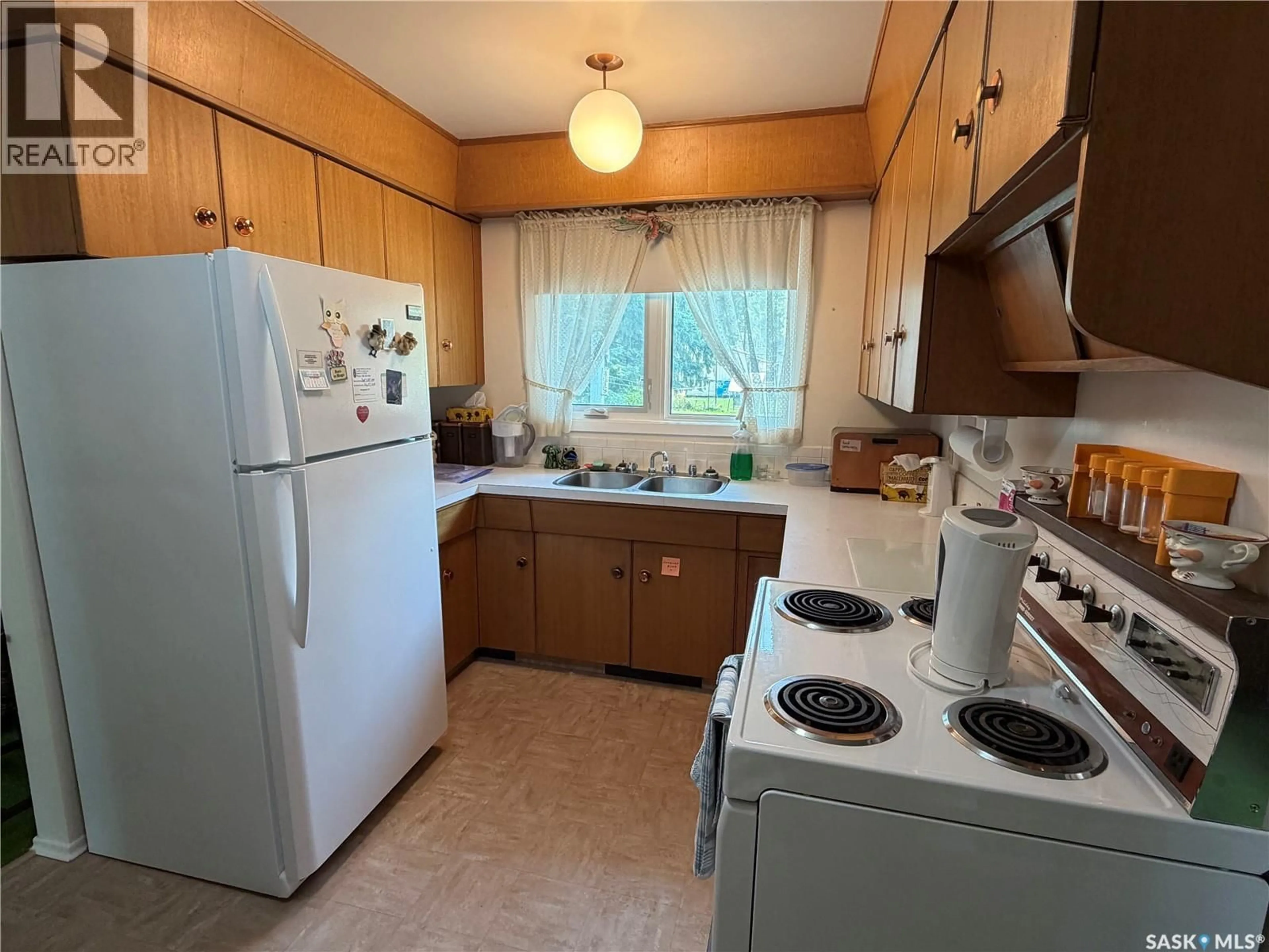 Standard kitchen, unknown for 1110 CARLETON STREET, Moosomin Saskatchewan S0G3N0