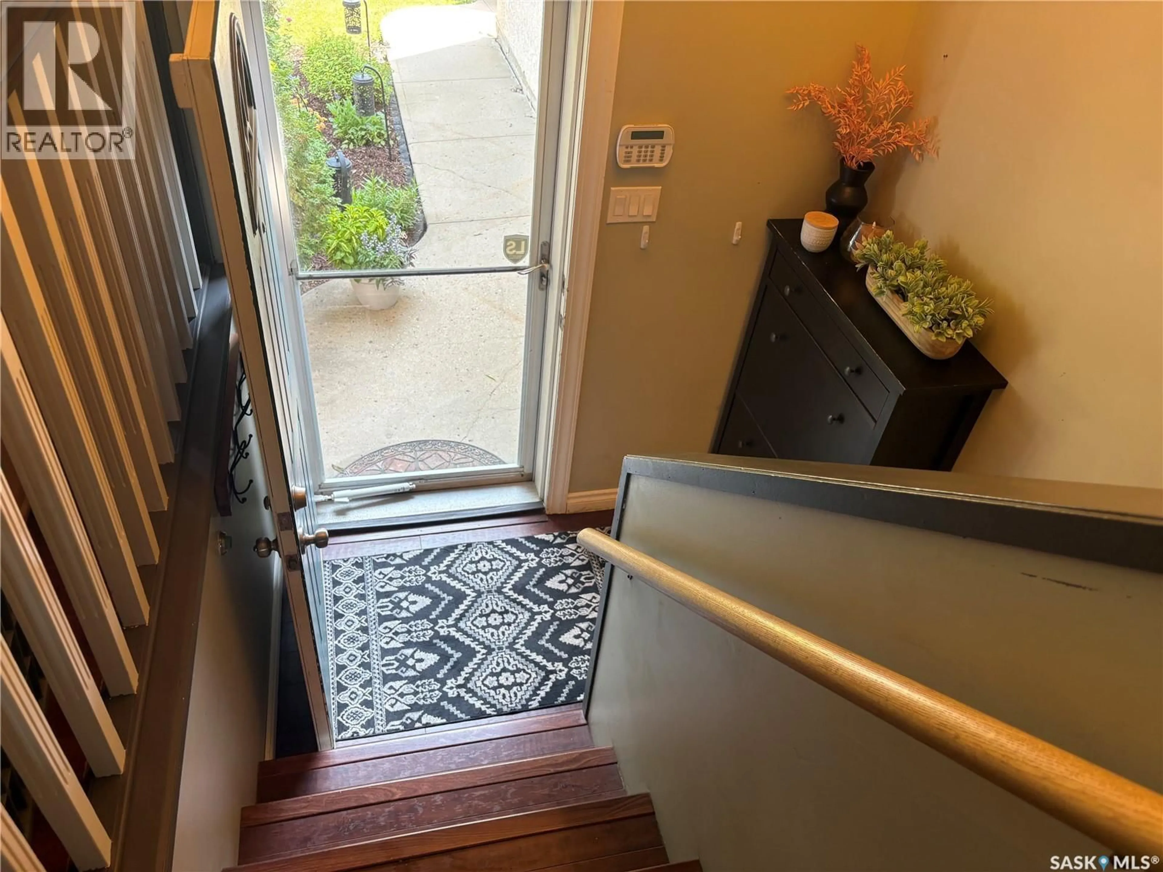 Indoor entryway for 7202 LAWRENCE DRIVE, Regina Saskatchewan S4X3X7