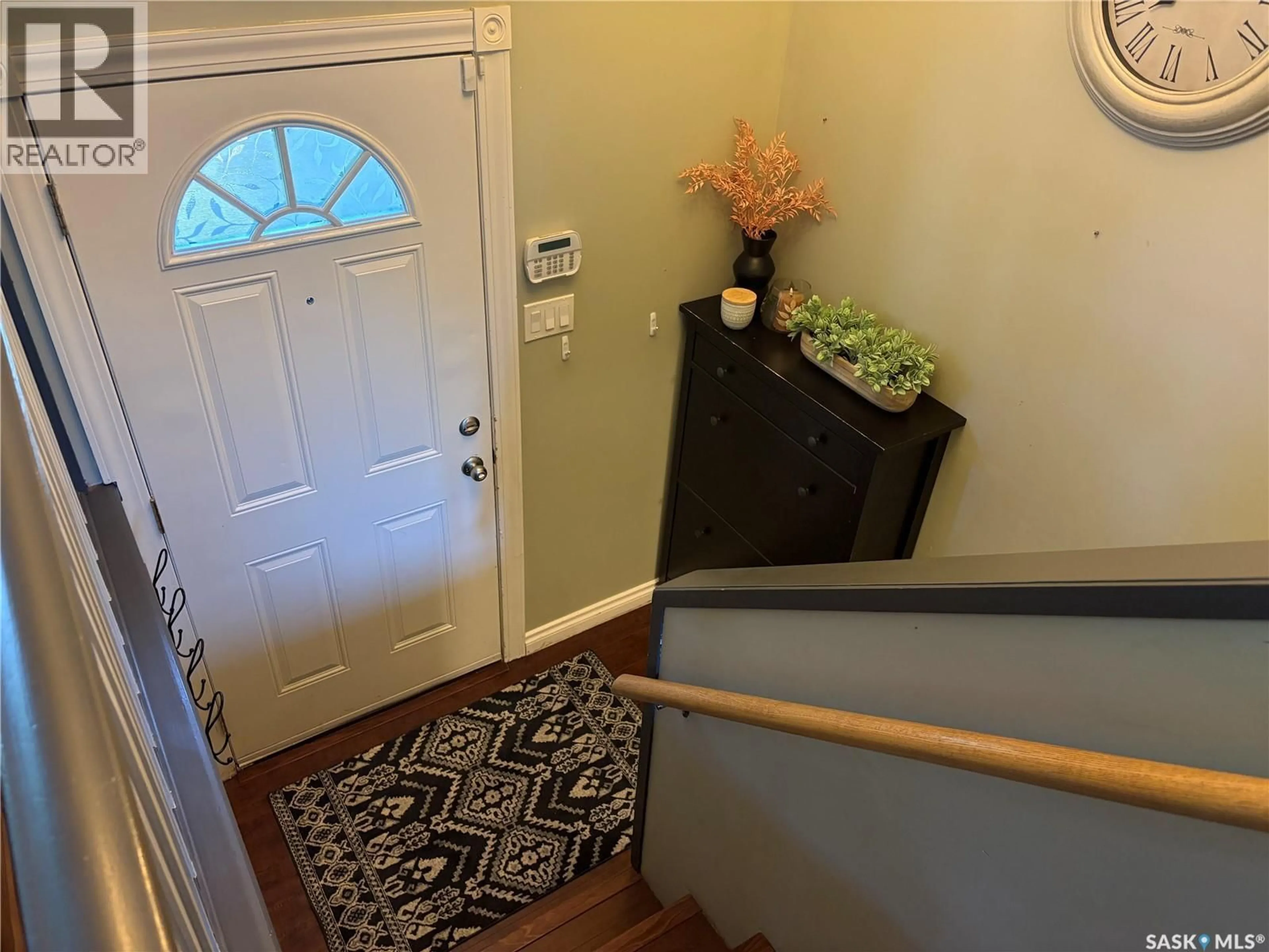 Indoor entryway for 7202 LAWRENCE DRIVE, Regina Saskatchewan S4X3X7