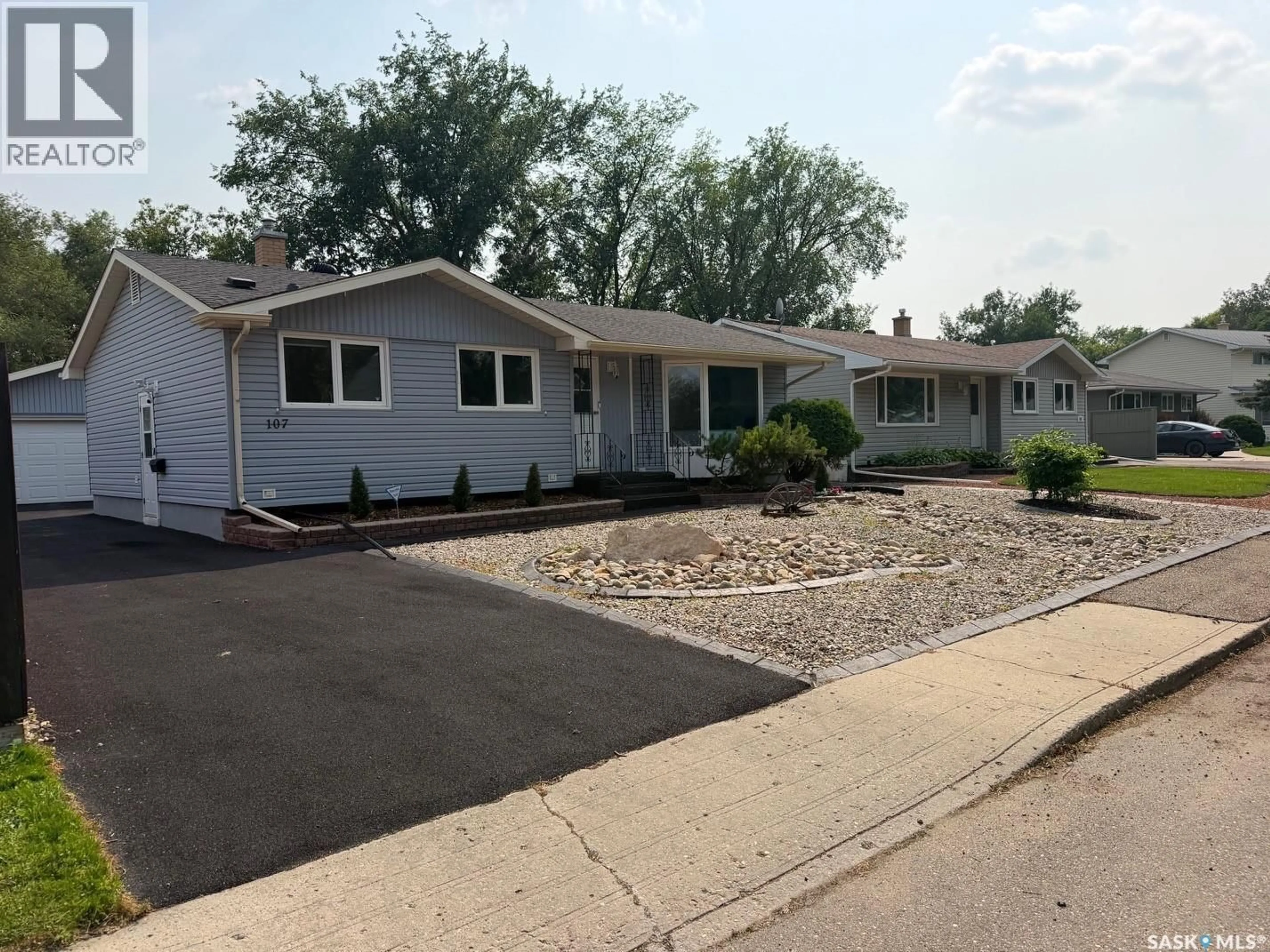 Home with vinyl exterior material, street for 107 MERLIN CRESCENT, Regina Saskatchewan S4R3E6