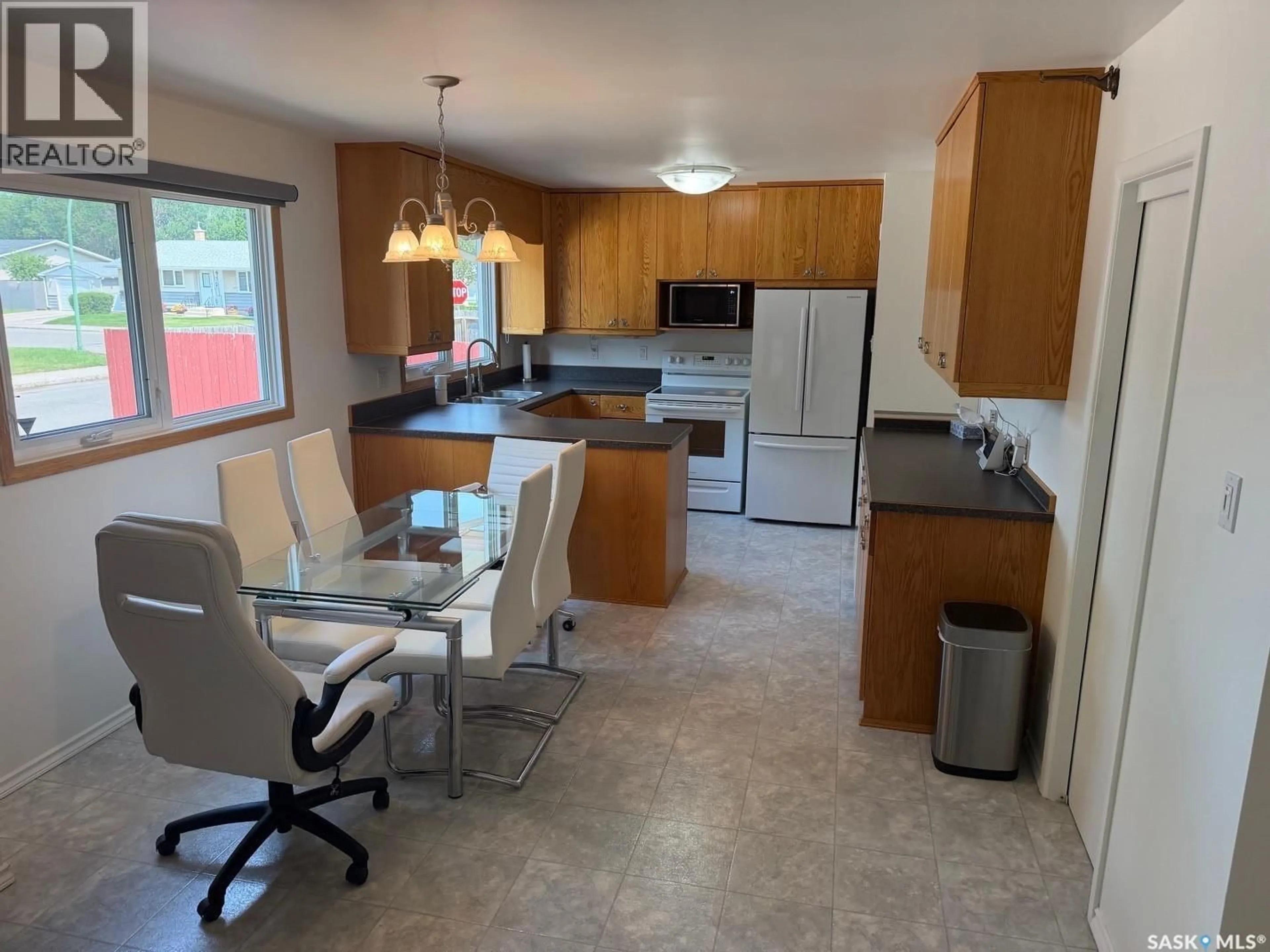 Open concept kitchen, unknown for 107 MERLIN CRESCENT, Regina Saskatchewan S4R3E6
