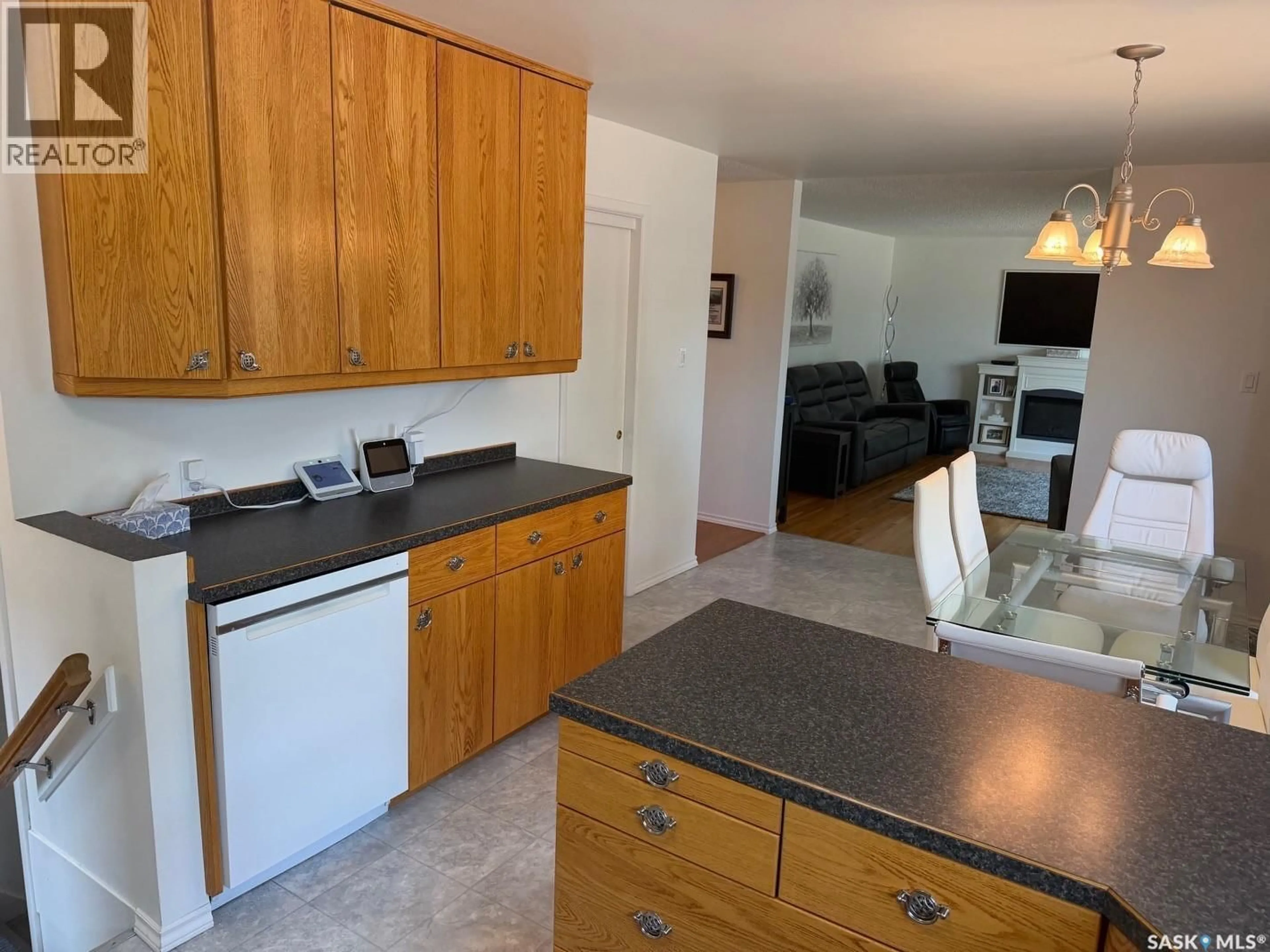 Standard kitchen, unknown for 107 MERLIN CRESCENT, Regina Saskatchewan S4R3E6
