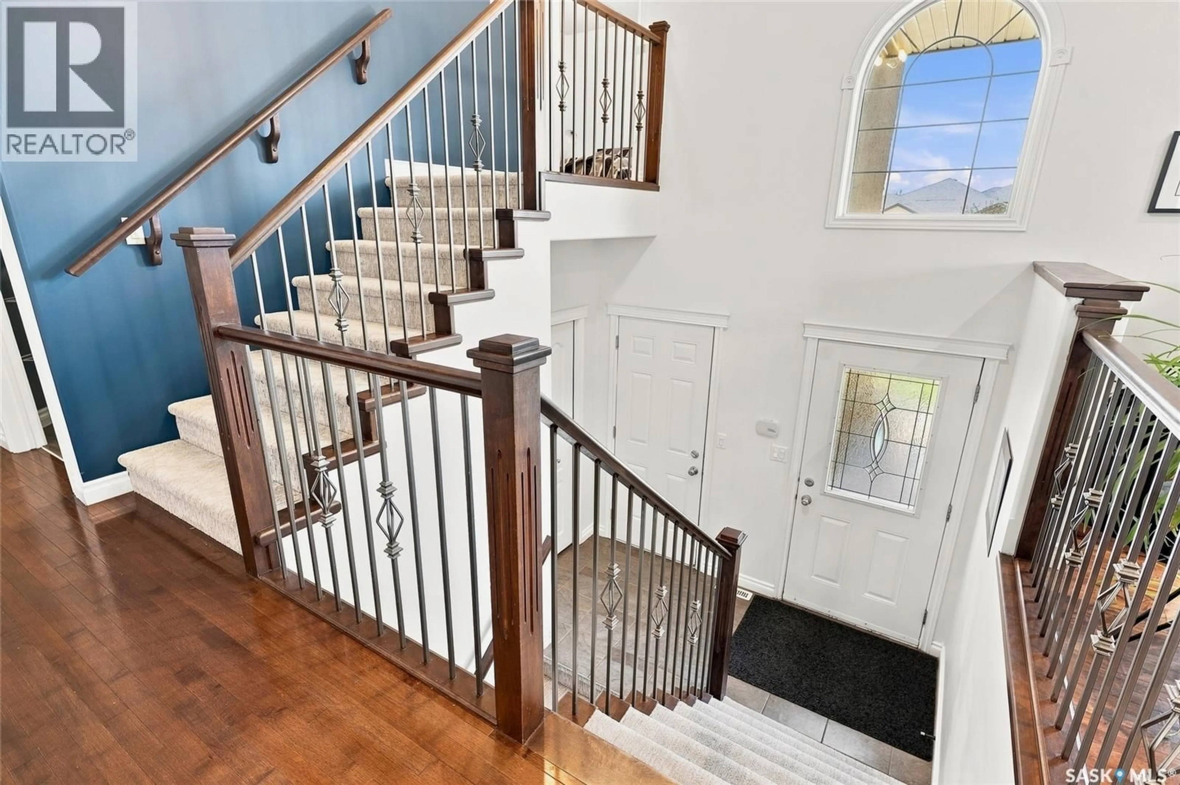 Stairs for 415 PATON PLACE, Saskatoon Saskatchewan S7W0B8