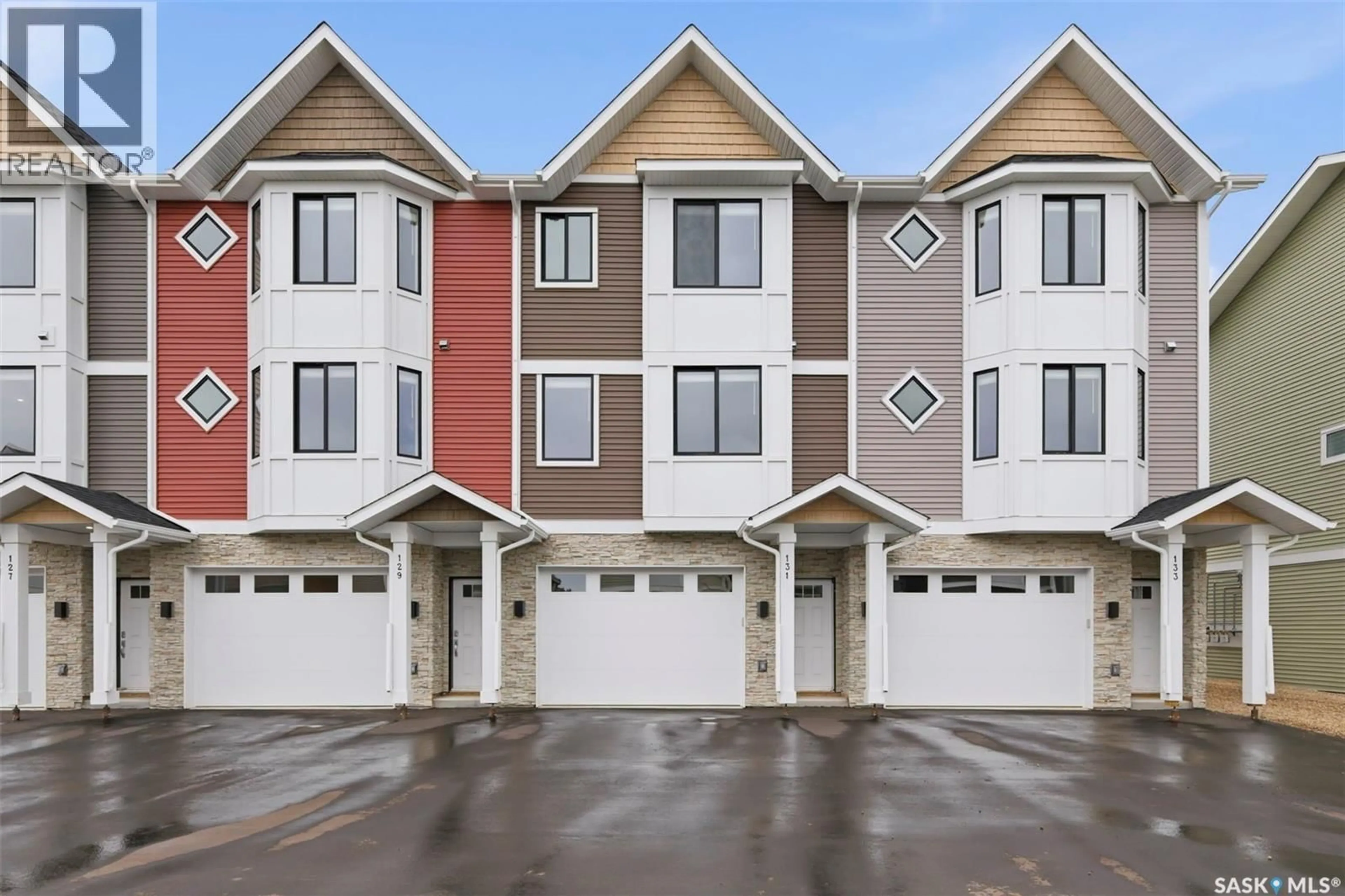 Home with vinyl exterior material, street for 131 3220 11TH STREET, Saskatoon Saskatchewan S7M5M4