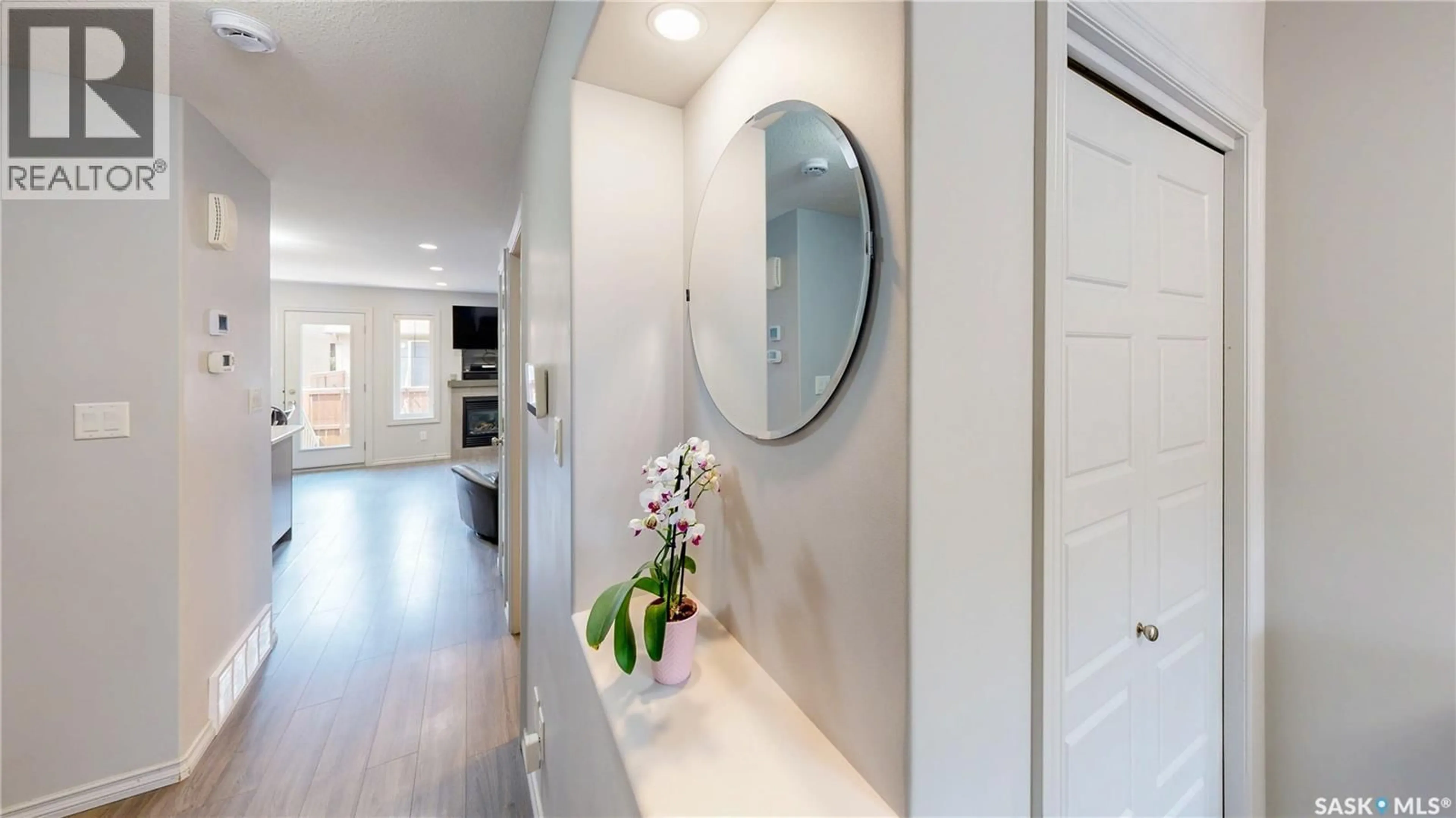 Indoor entryway for 134 4100 SANDHILL CRESCENT, Regina Saskatchewan S4V3G9