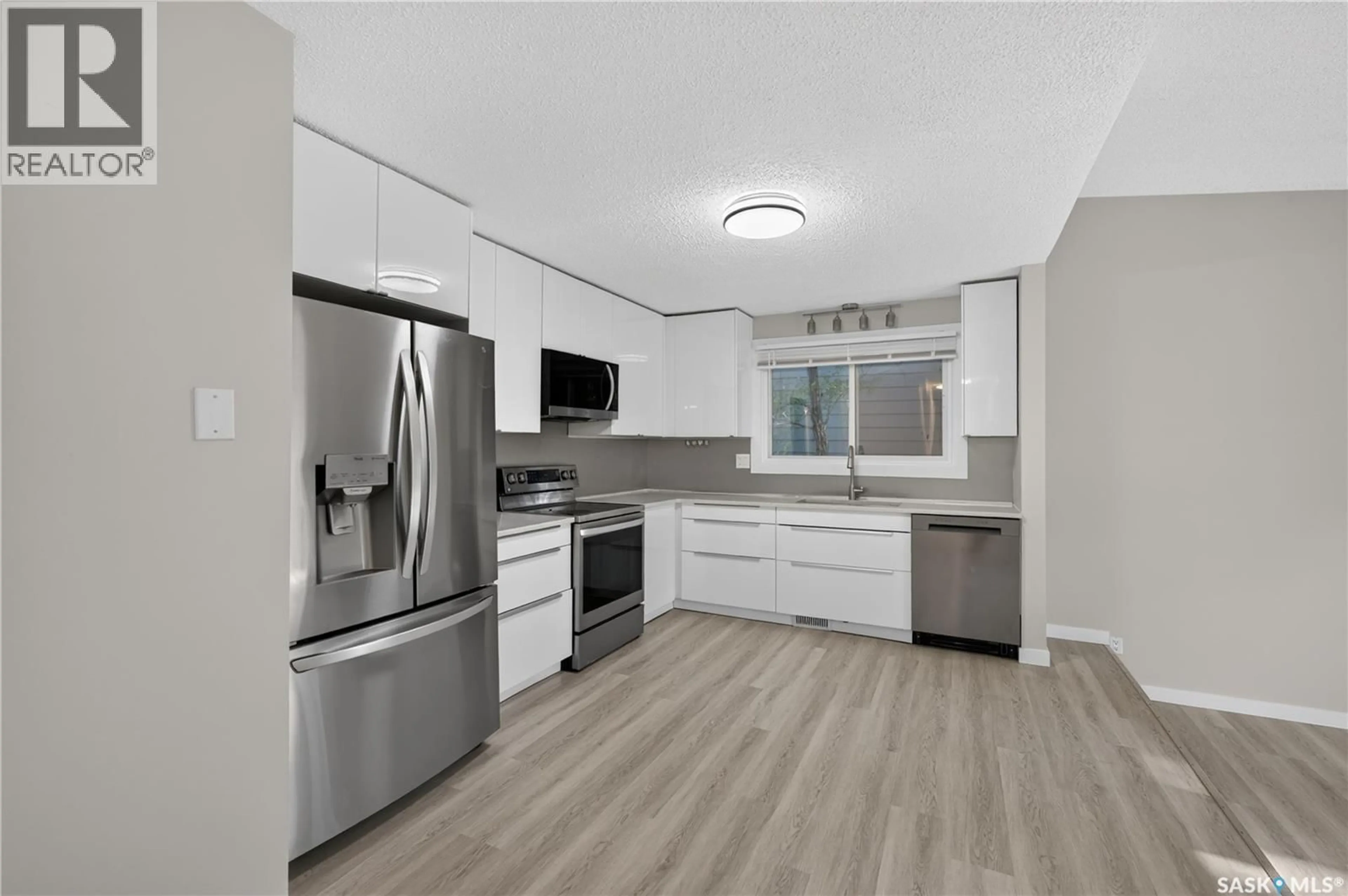 Open concept kitchen, unknown for 18 UNIVERSITY PARK DRIVE, Regina Saskatchewan S4V0C9