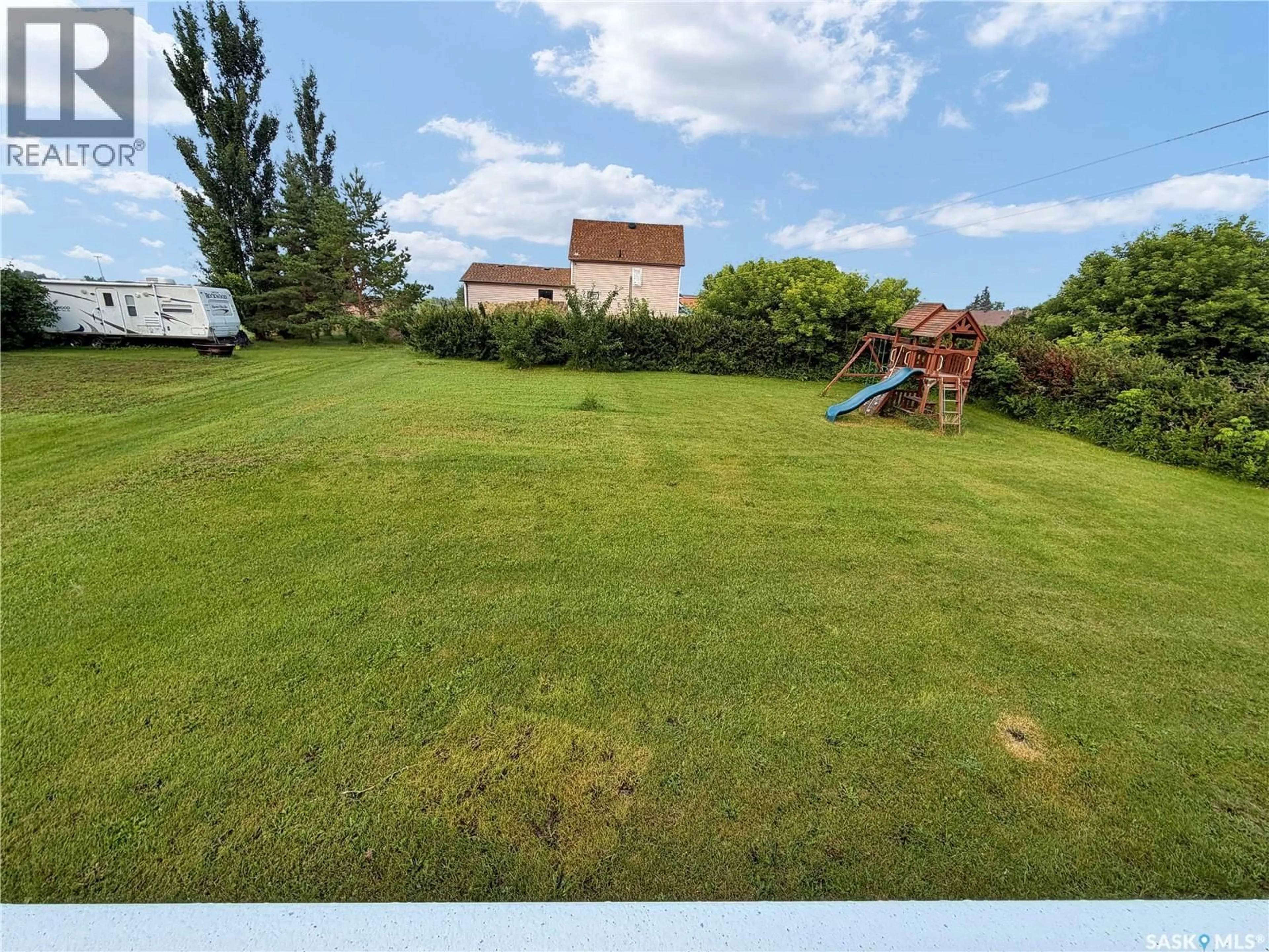 A pic from outside/outdoor area/front of a property/back of a property/a pic from drone, unknown for 701 3RD AVENUE, Spy Hill Saskatchewan S0A3W0