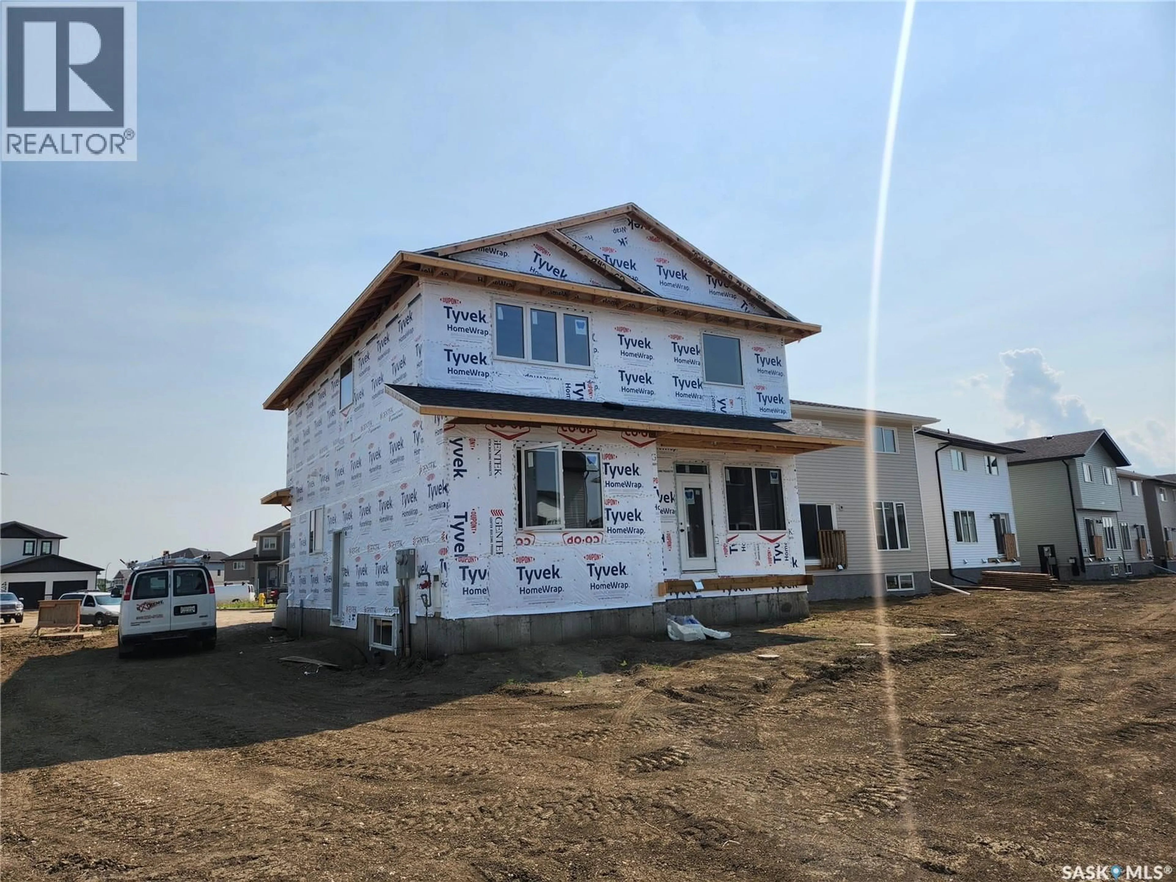 Home with vinyl exterior material, building for 463 TRAEGER CLOSE, Saskatoon Saskatchewan S7V0T9