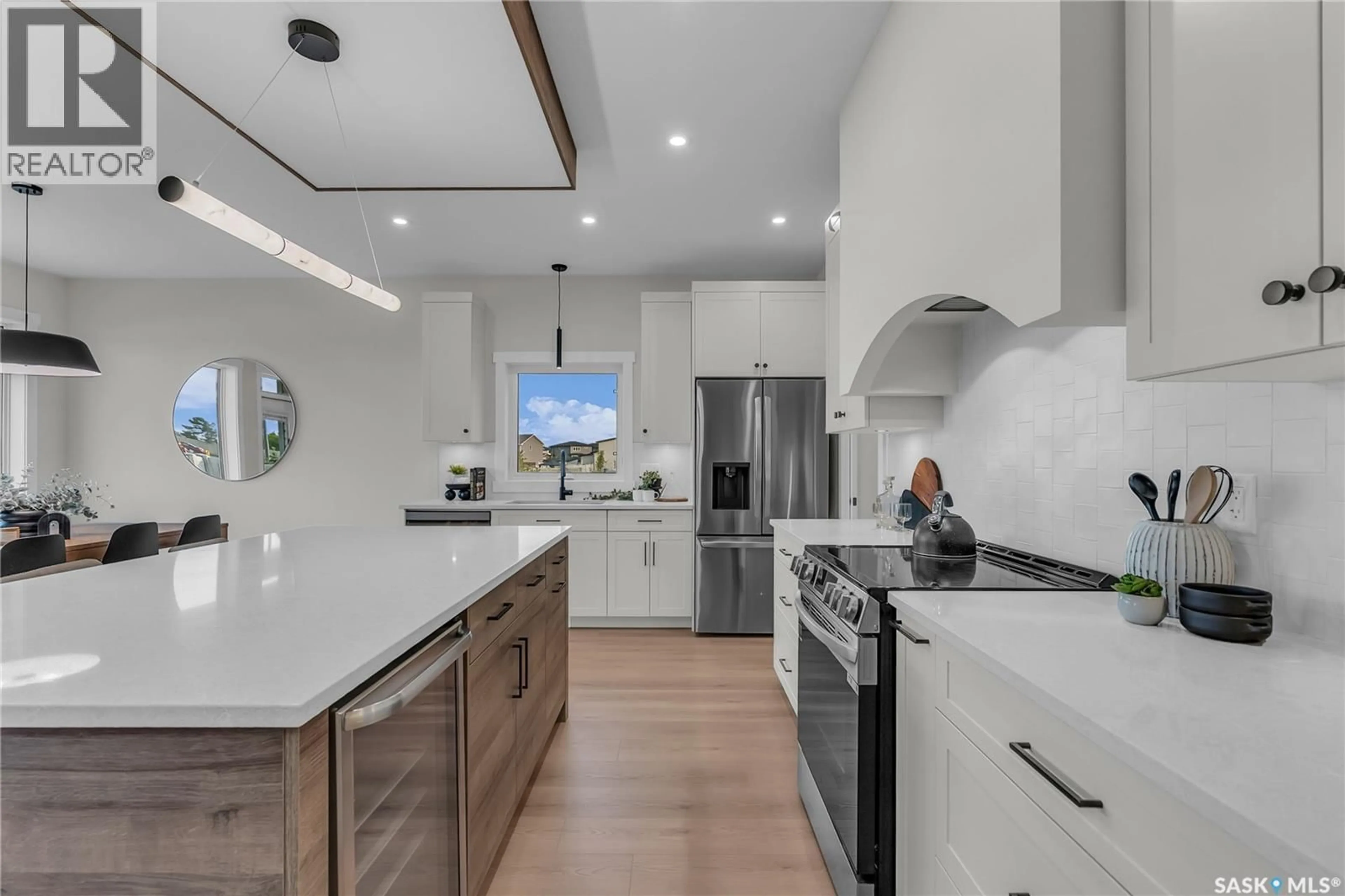 Open concept kitchen, ceramic/tile floor for 463 TRAEGER CLOSE, Saskatoon Saskatchewan S7V0T9