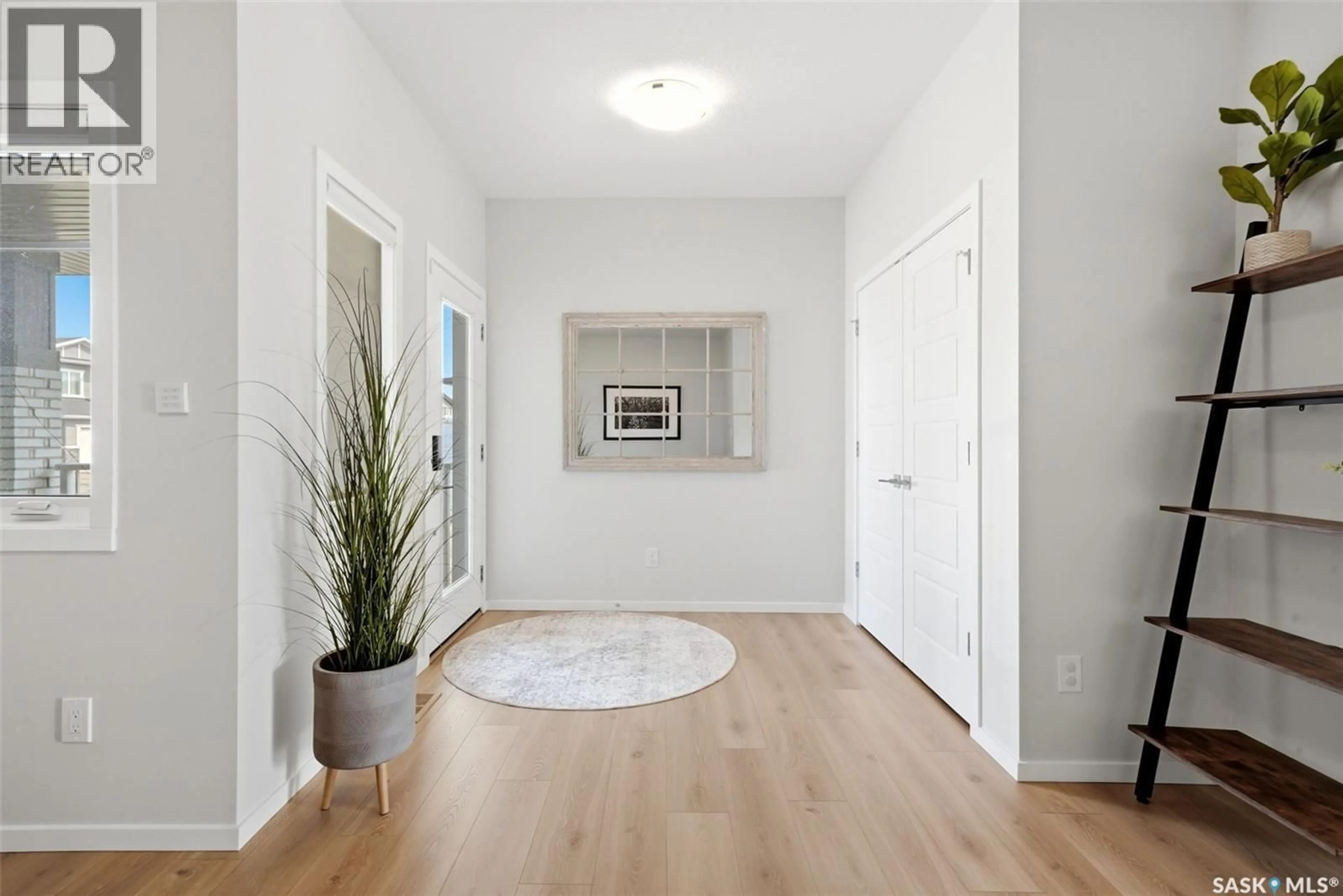 Indoor entryway for 5209 GREEN CRESCENT, Regina Saskatchewan S4V3S9
