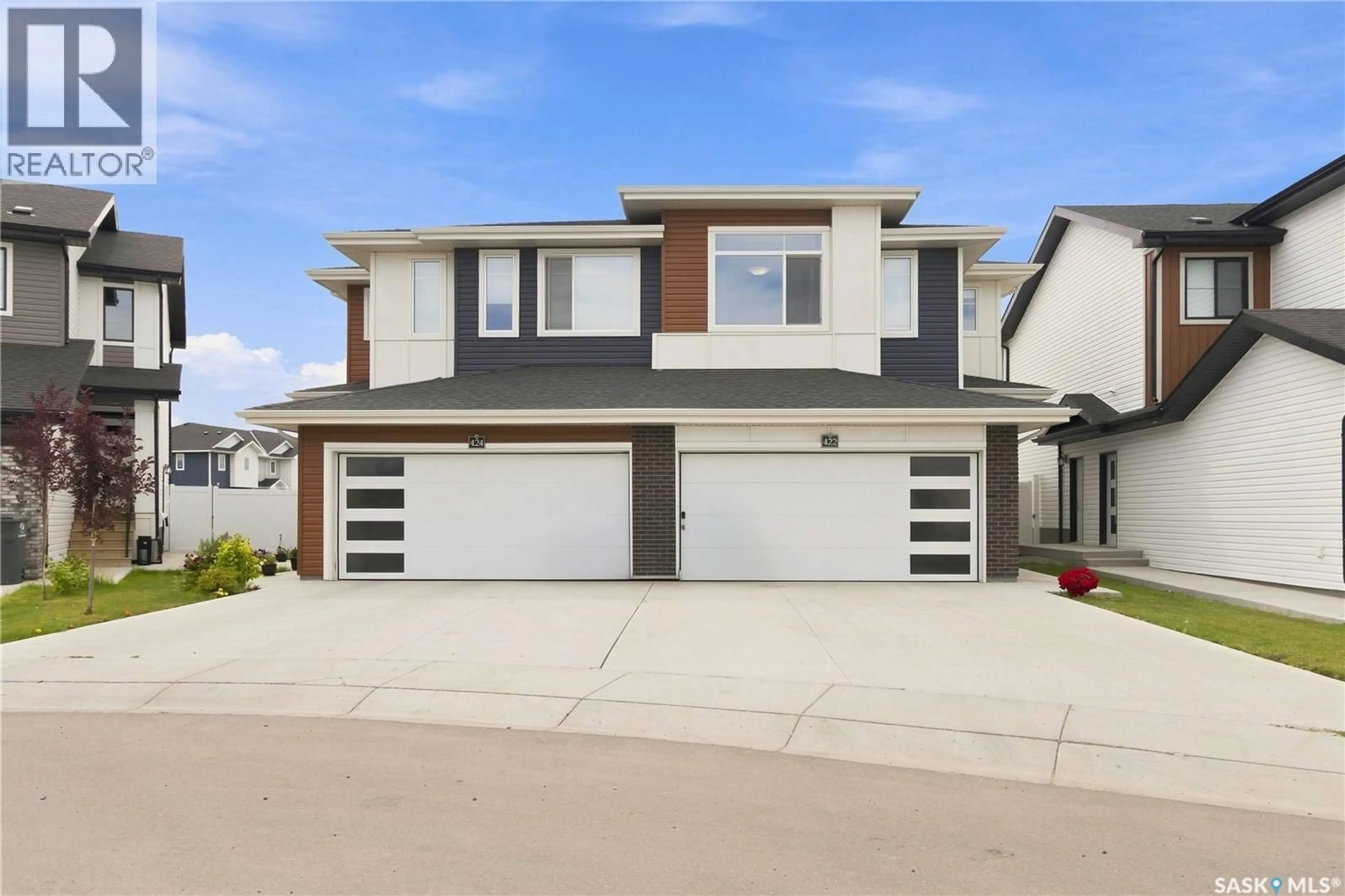 Home with vinyl exterior material, street for 422 MYLES HEIDT MANOR, Saskatoon Saskatchewan S7W1J1