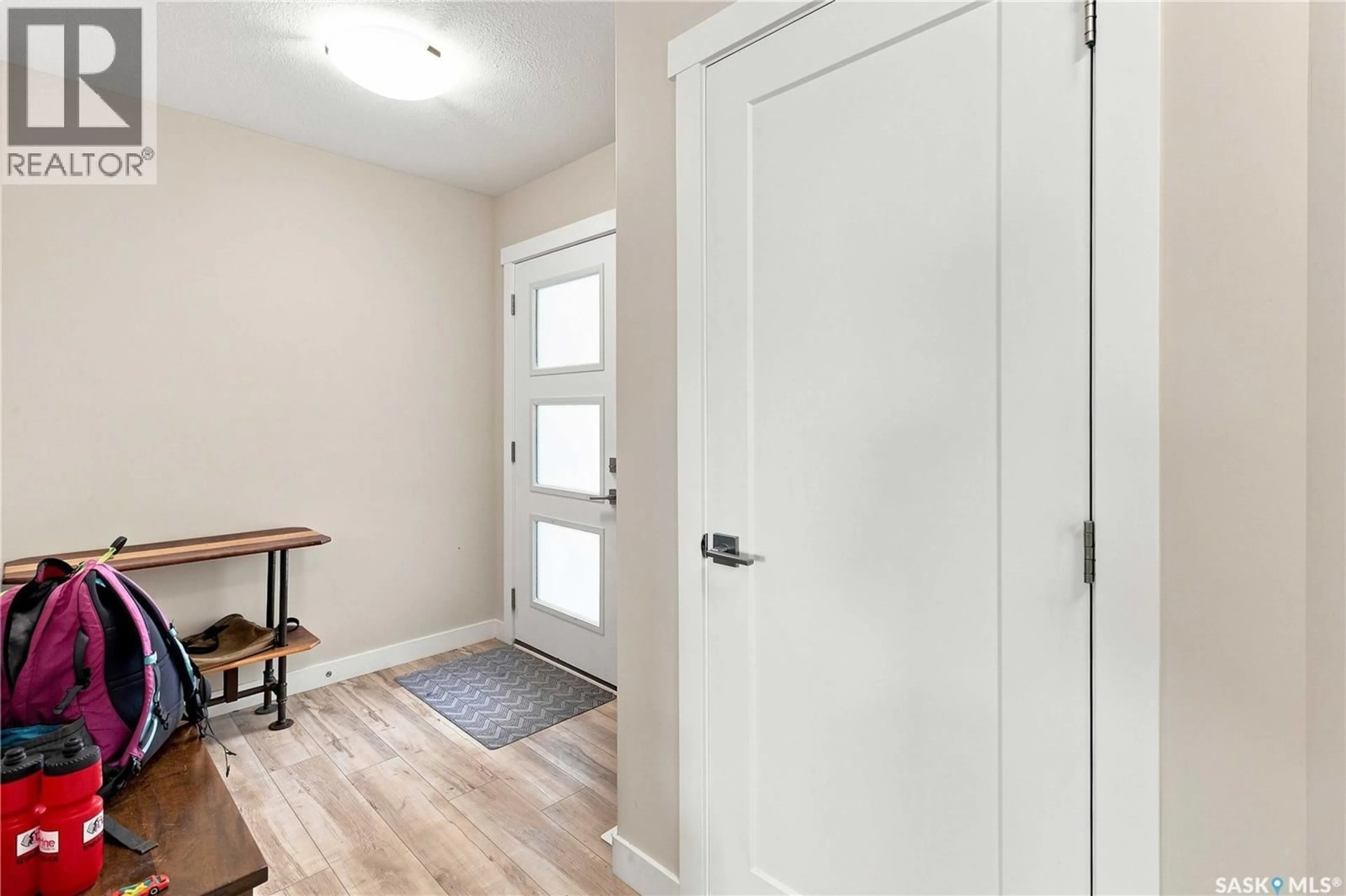 Indoor entryway for 422 MYLES HEIDT MANOR, Saskatoon Saskatchewan S7W1J1