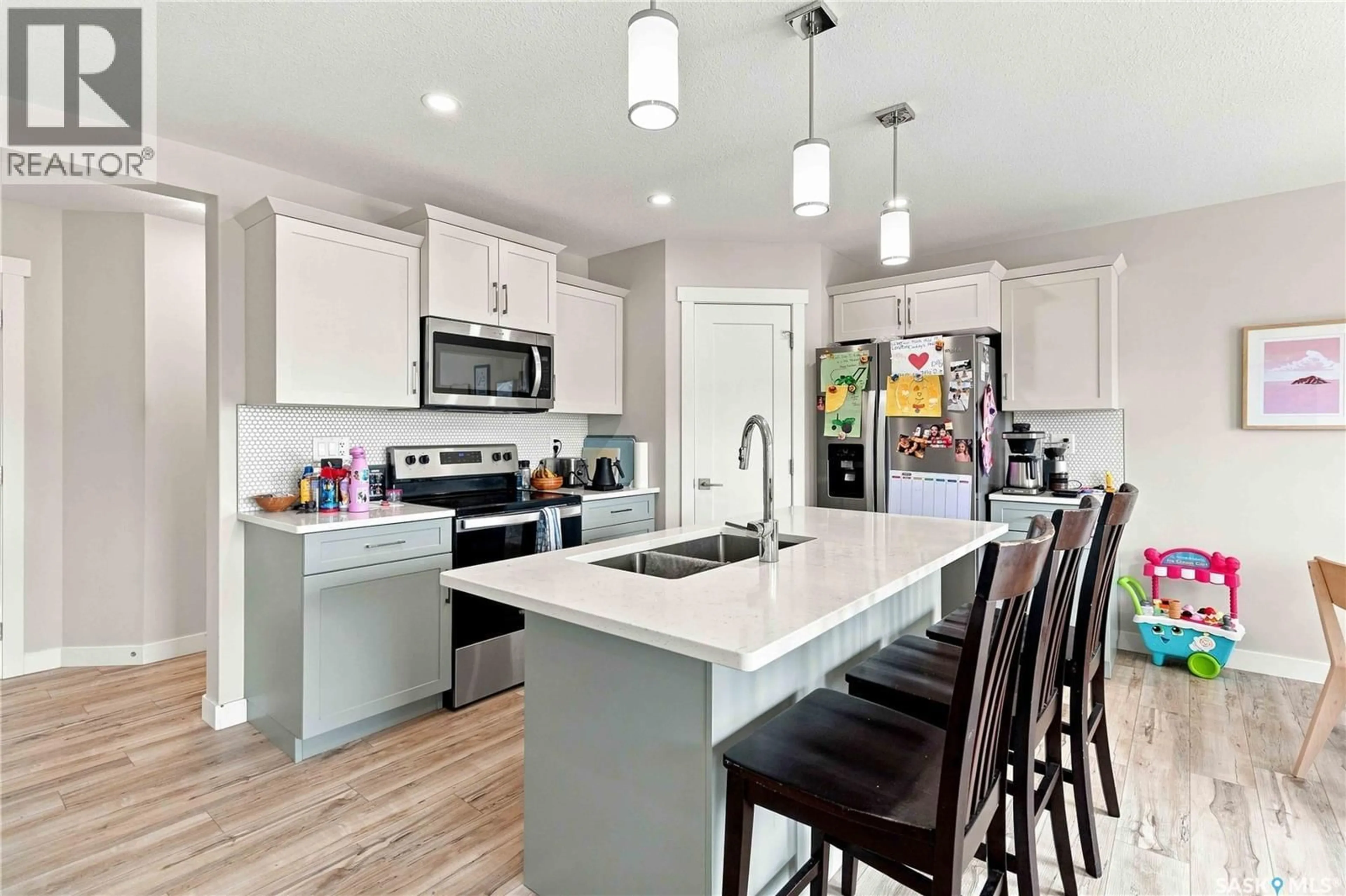 Open concept kitchen, ceramic/tile floor for 422 MYLES HEIDT MANOR, Saskatoon Saskatchewan S7W1J1