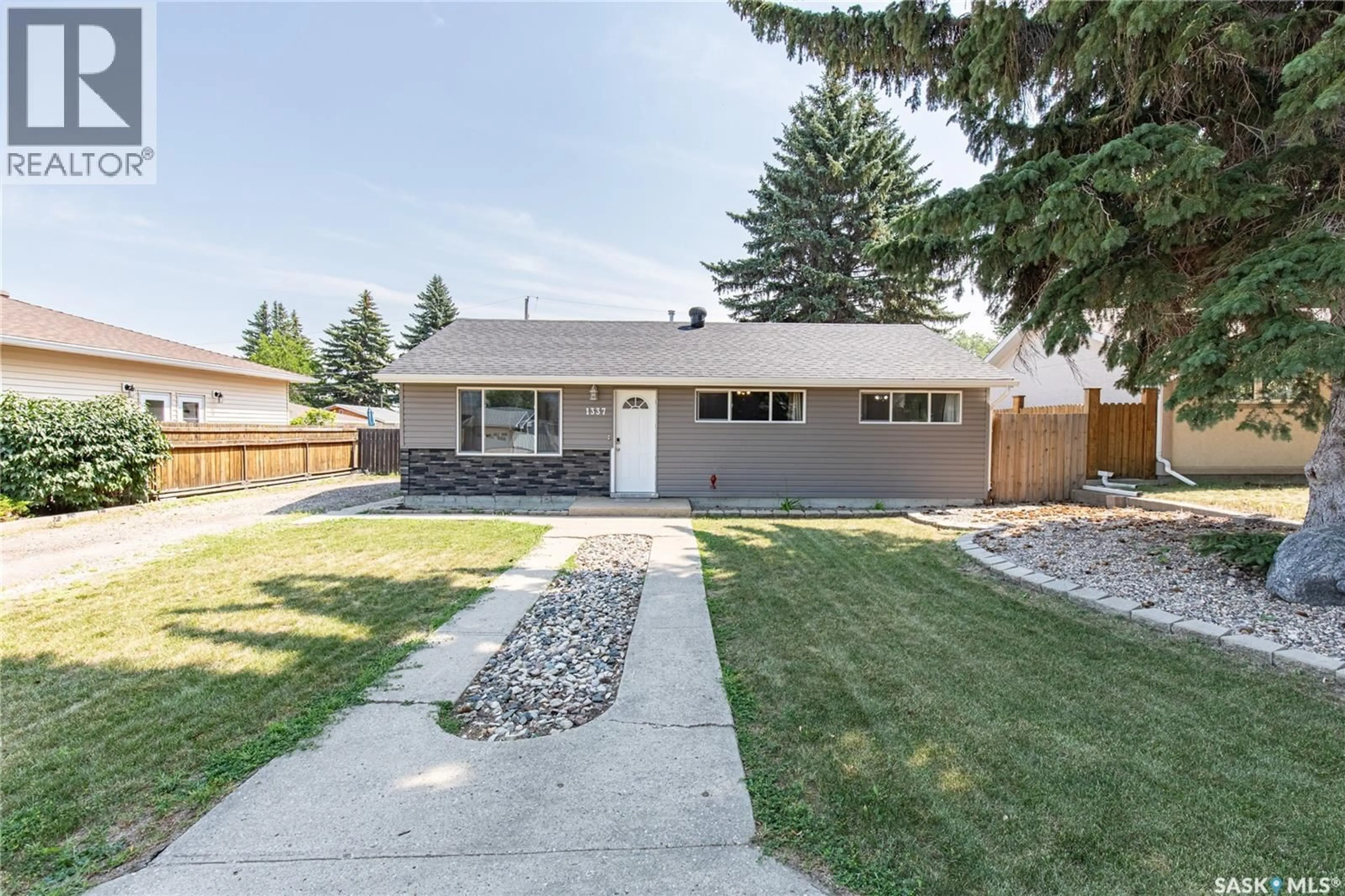 Home with vinyl exterior material, street for 1337 7TH AVENUE, Moose Jaw Saskatchewan S6H4C8