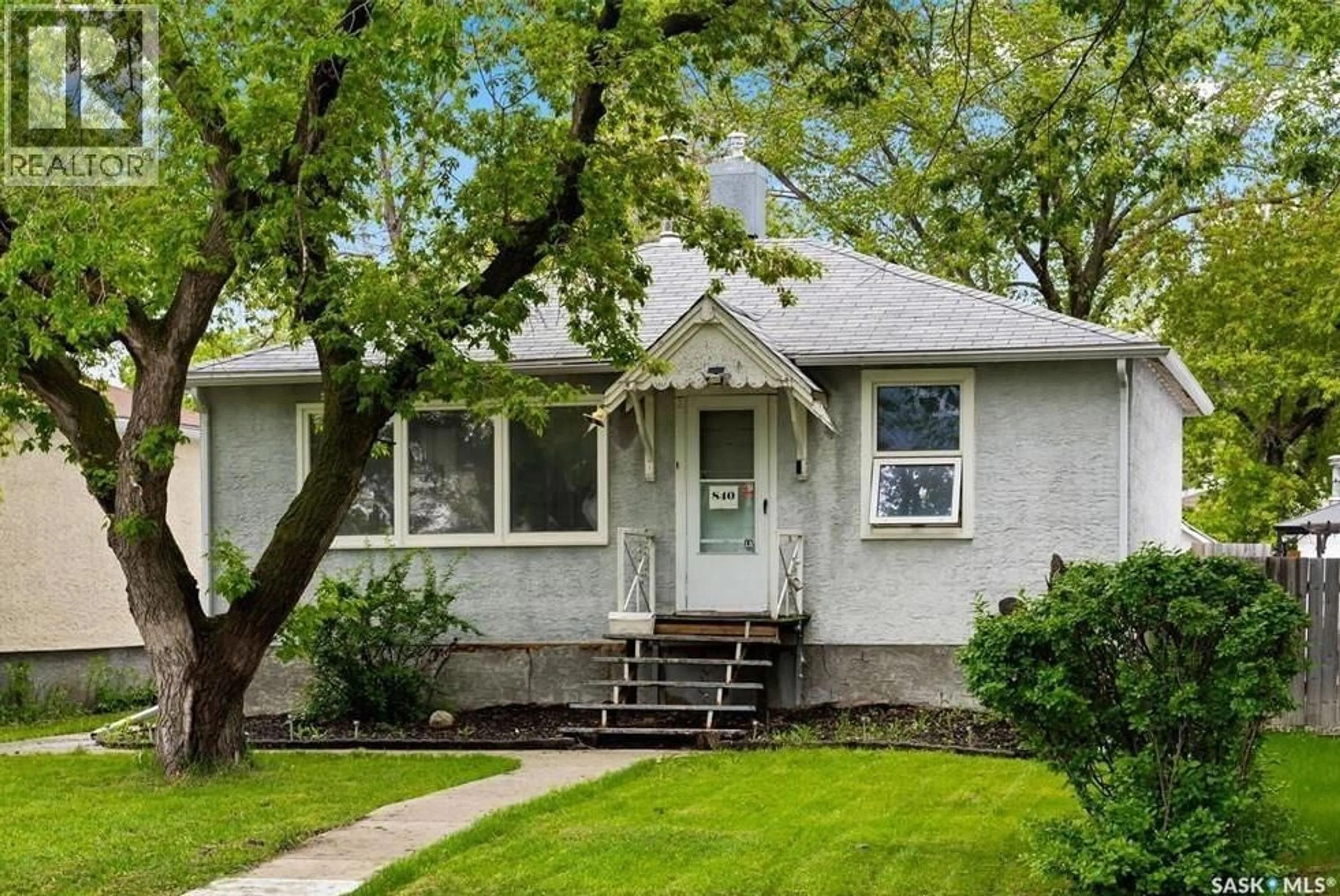 Home with vinyl exterior material, street for 840 ARGYLE STREET, Regina Saskatchewan S4T3P8