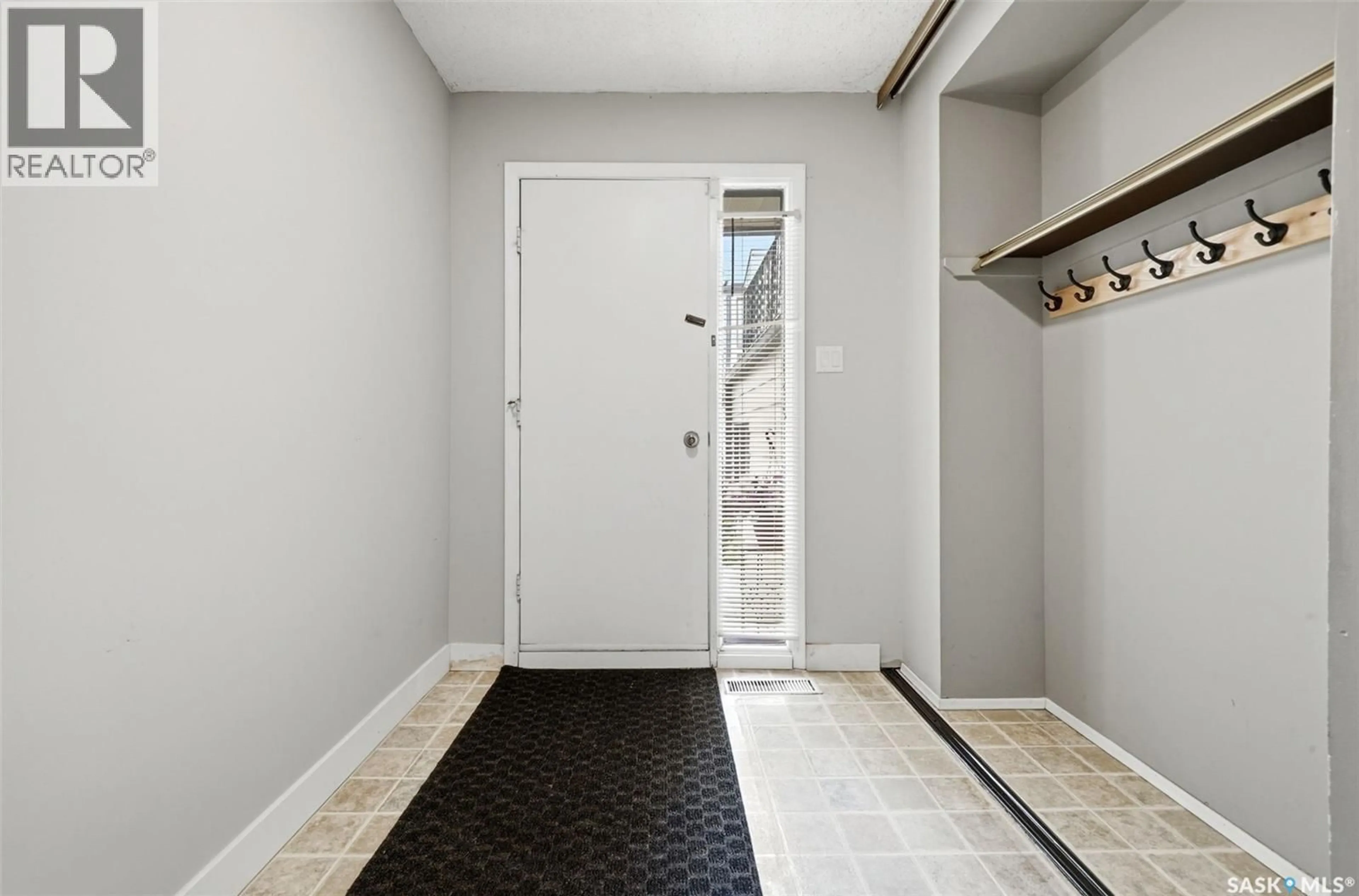 Indoor entryway for 5136 10TH AVENUE, Regina Saskatchewan S4T7P5