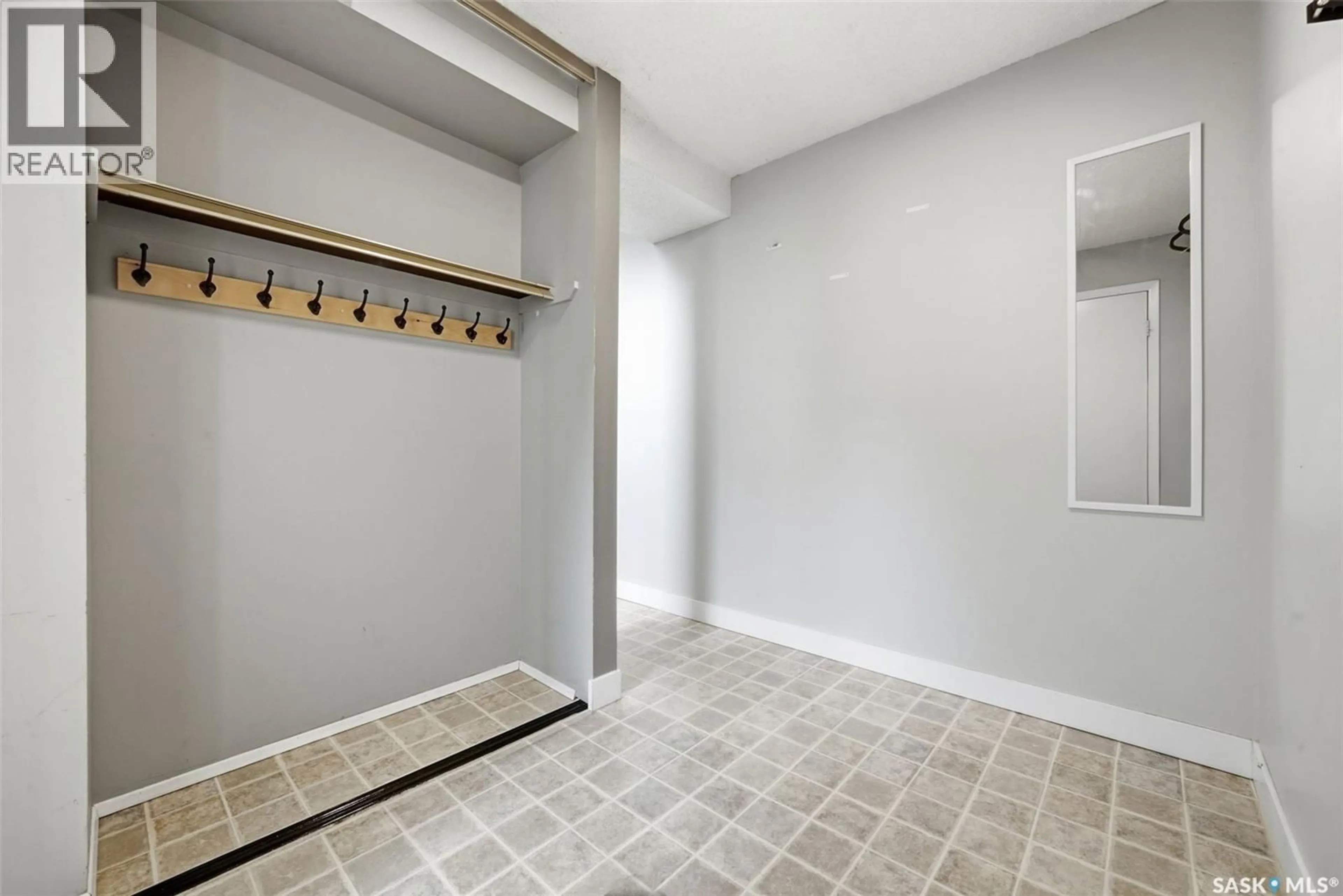 Indoor entryway for 5136 10TH AVENUE, Regina Saskatchewan S4T7P5