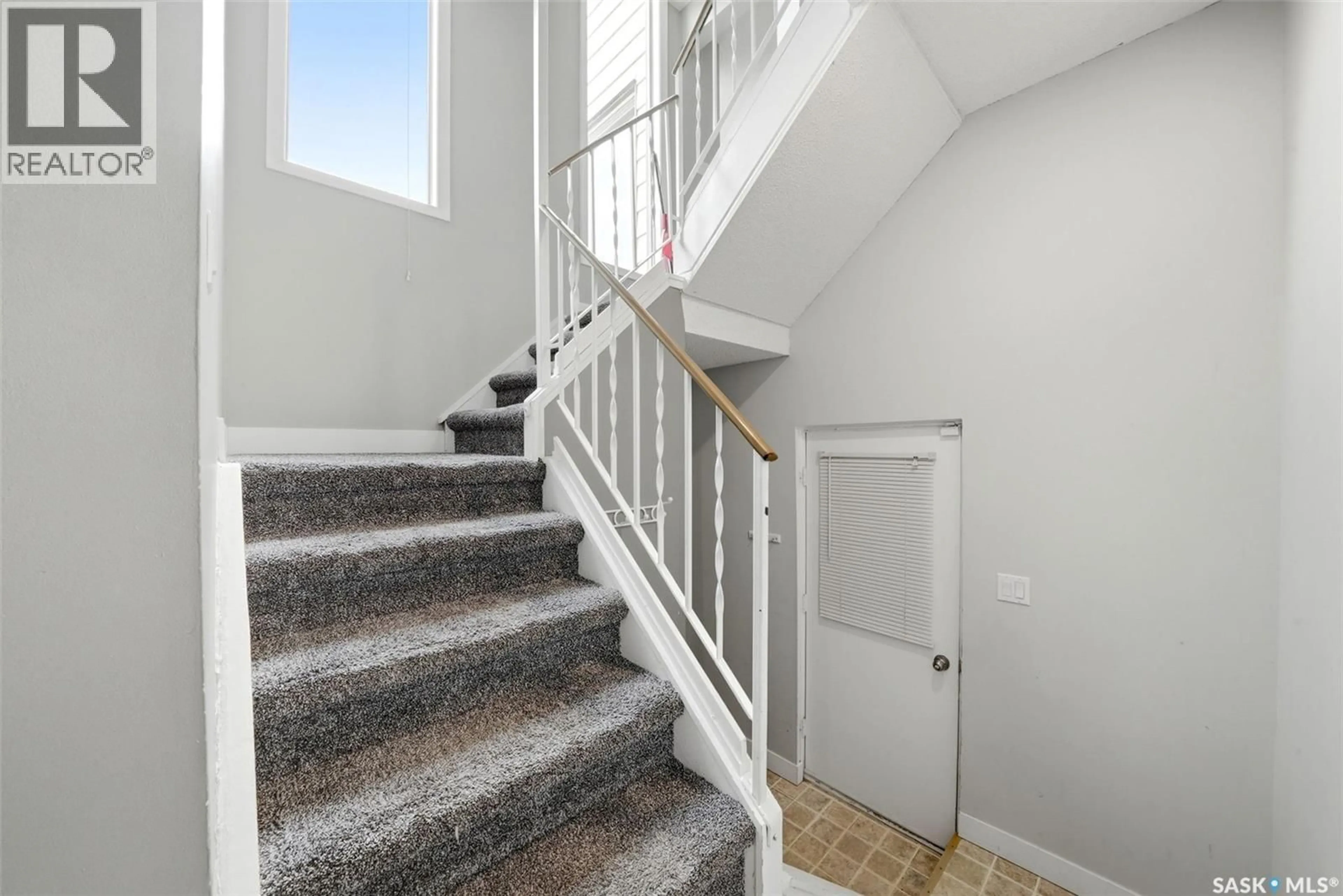 Stairs for 5136 10TH AVENUE, Regina Saskatchewan S4T7P5