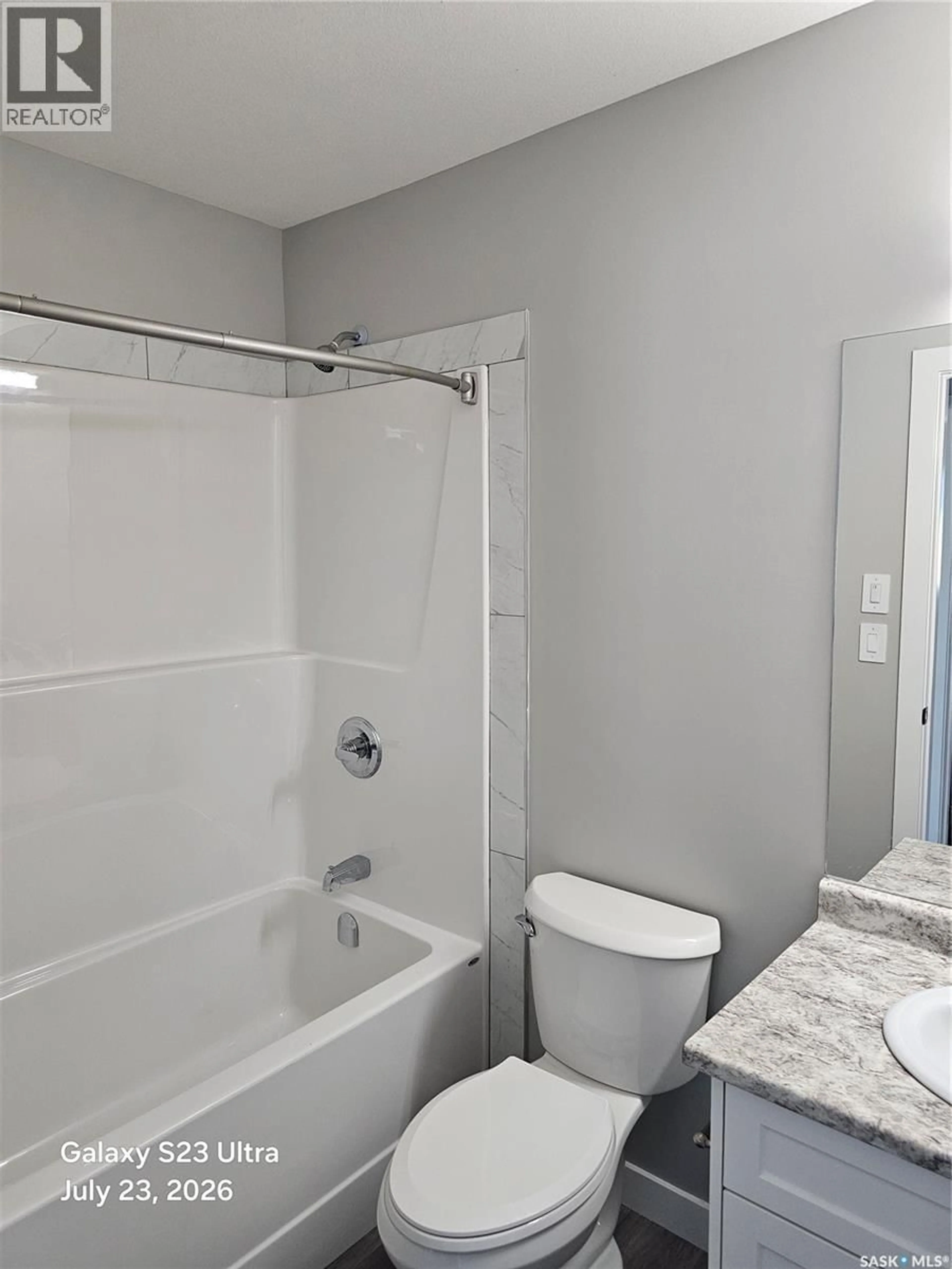 Standard bathroom, unknown for 246 SUTTER PLACE, Saskatoon Saskatchewan S7T0R3