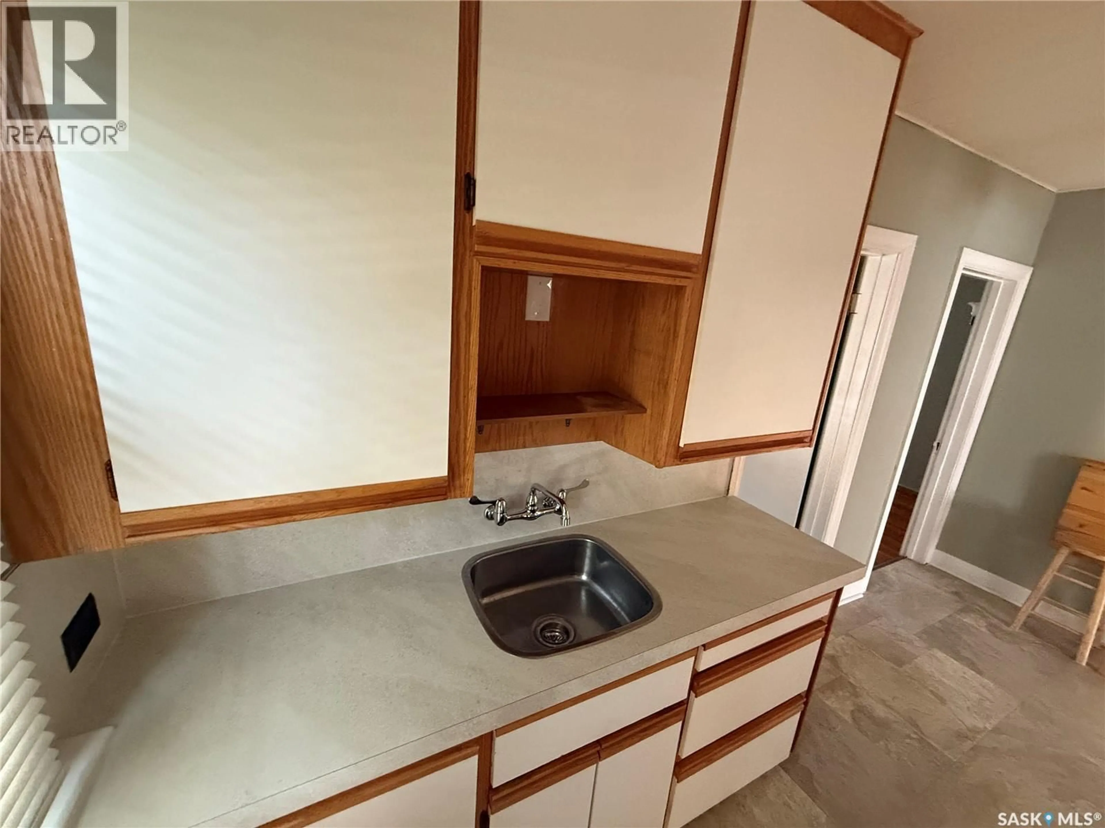 Unknown for 230 6TH AVENUE, Assiniboia Saskatchewan S0H0B0
