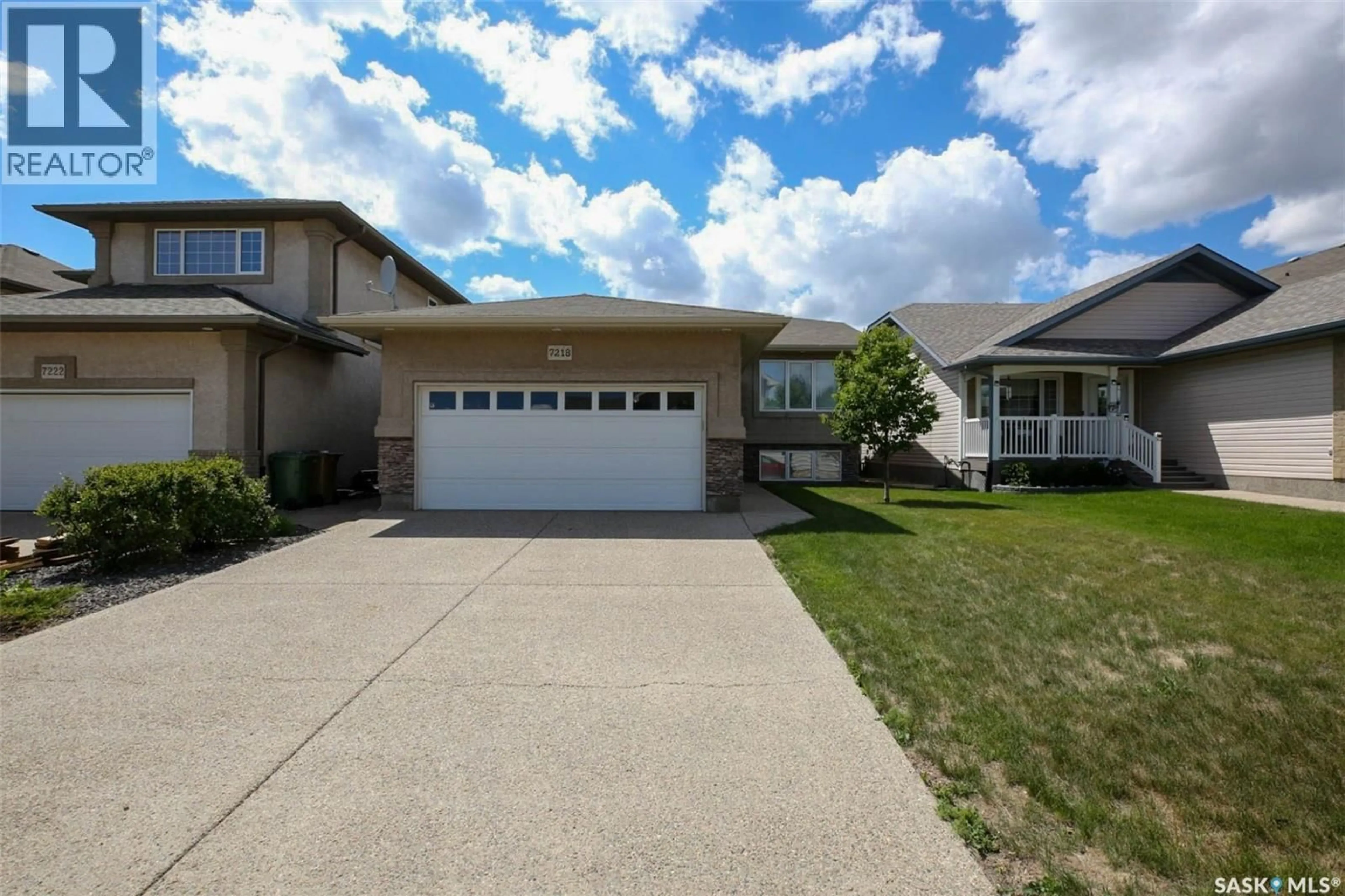 Home with vinyl exterior material, street for 7218 WASCANA COVE WAY, Regina Saskatchewan S4V3G2