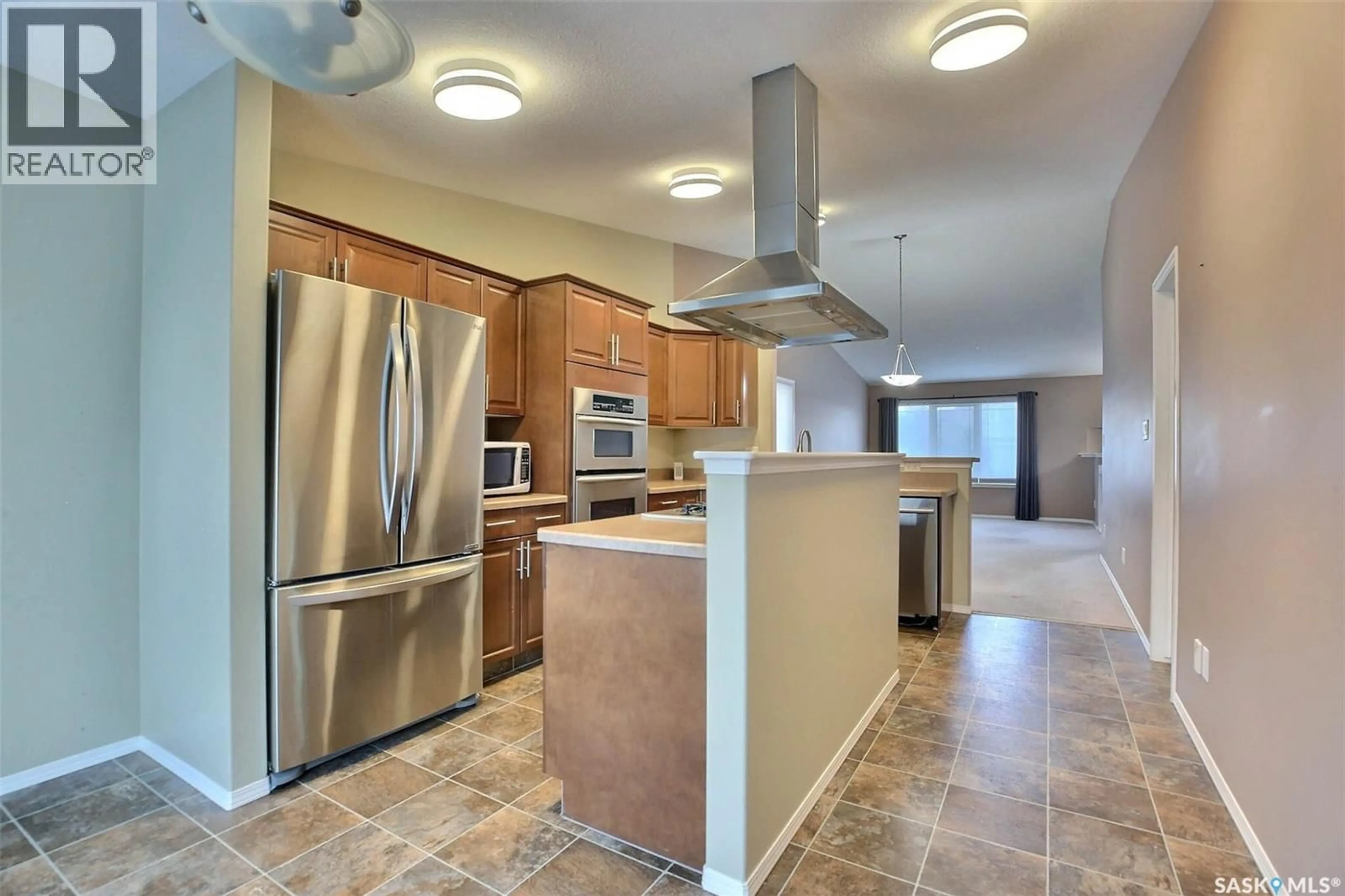 Open concept kitchen, ceramic/tile floor for 7218 WASCANA COVE WAY, Regina Saskatchewan S4V3G2