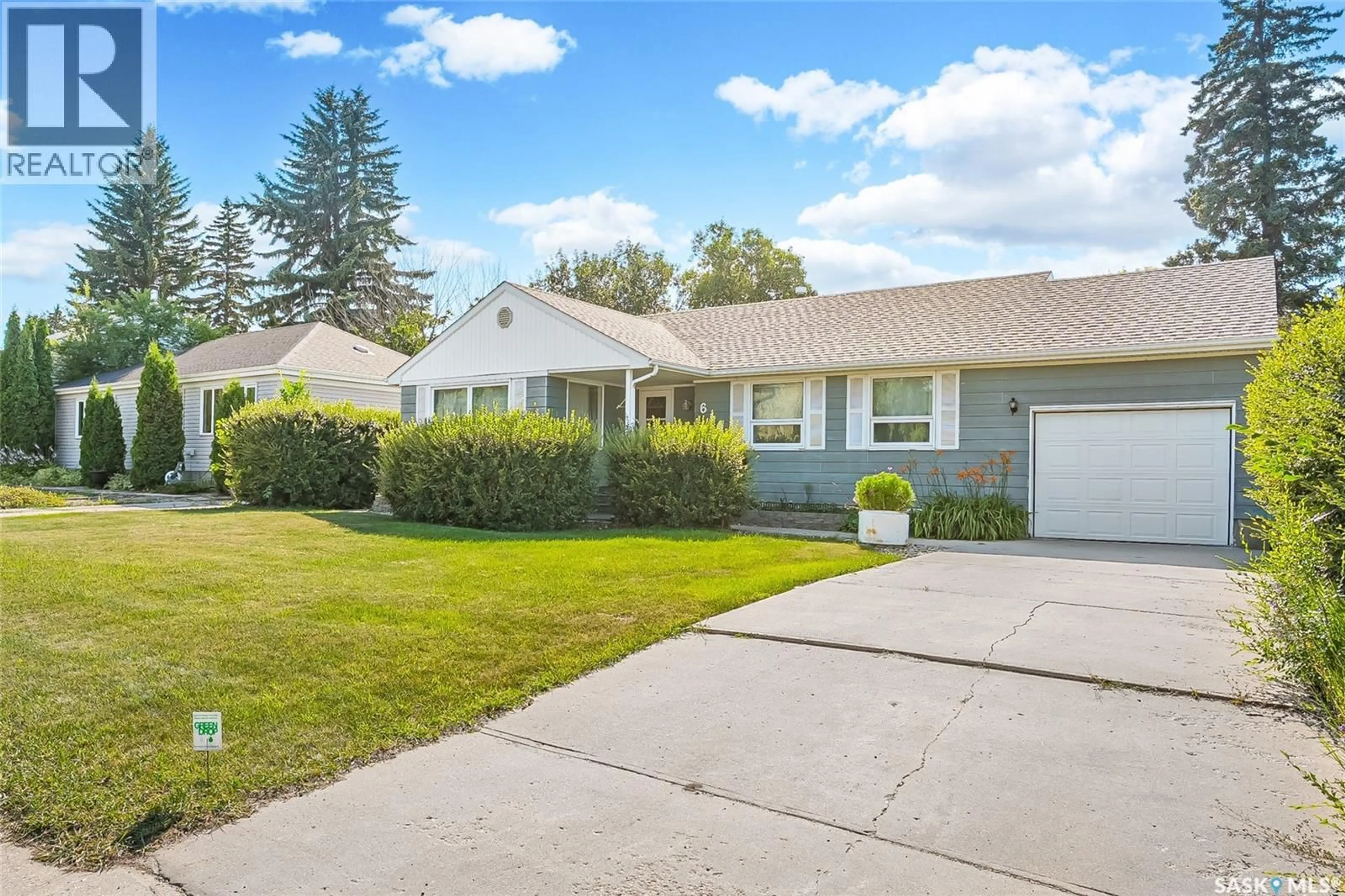 Home with vinyl exterior material, street for 610 ACADIA DRIVE, Saskatoon Saskatchewan S7H3V9
