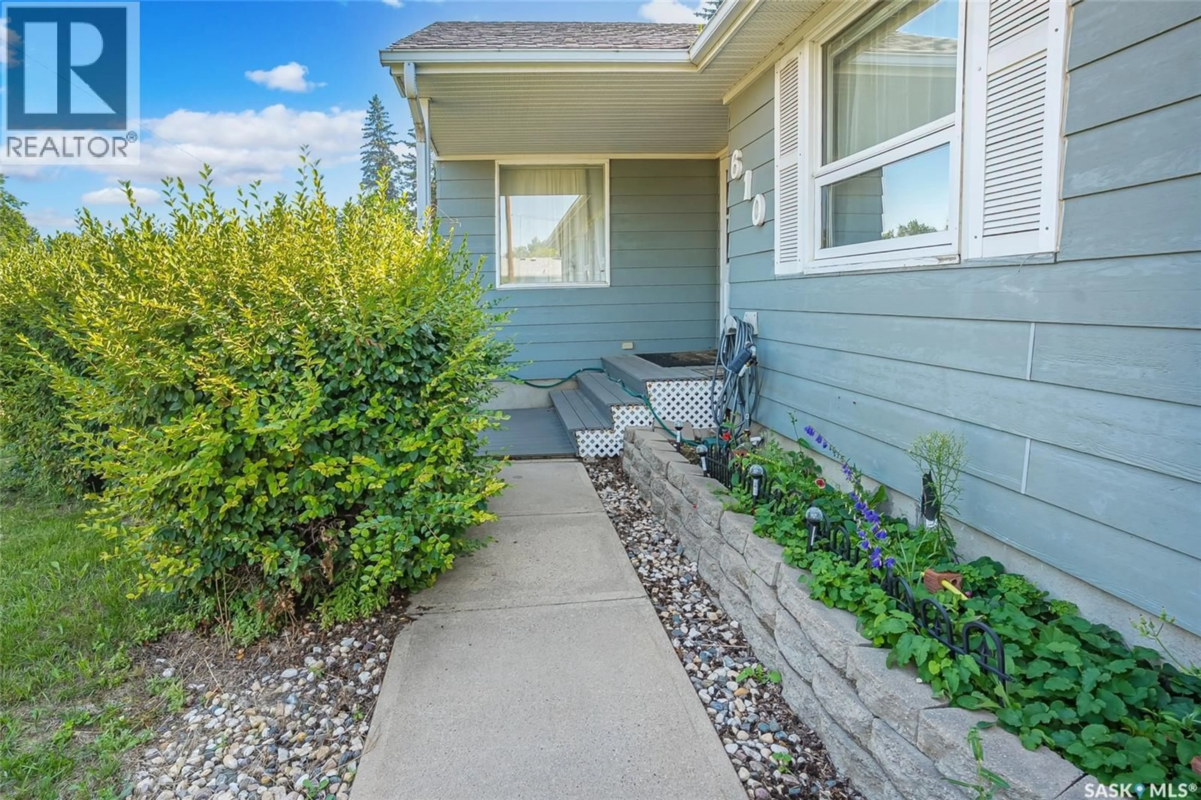Patio, street for 610 ACADIA DRIVE, Saskatoon Saskatchewan S7H3V9