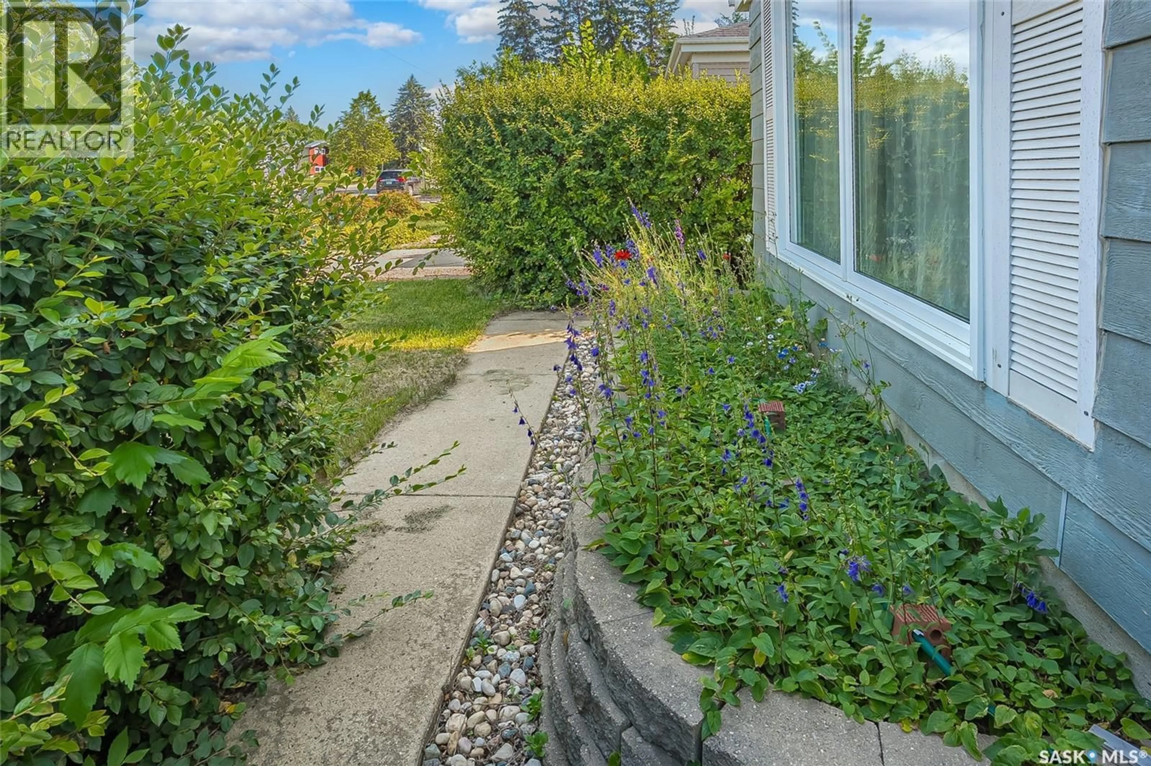 Patio, street for 610 ACADIA DRIVE, Saskatoon Saskatchewan S7H3V9