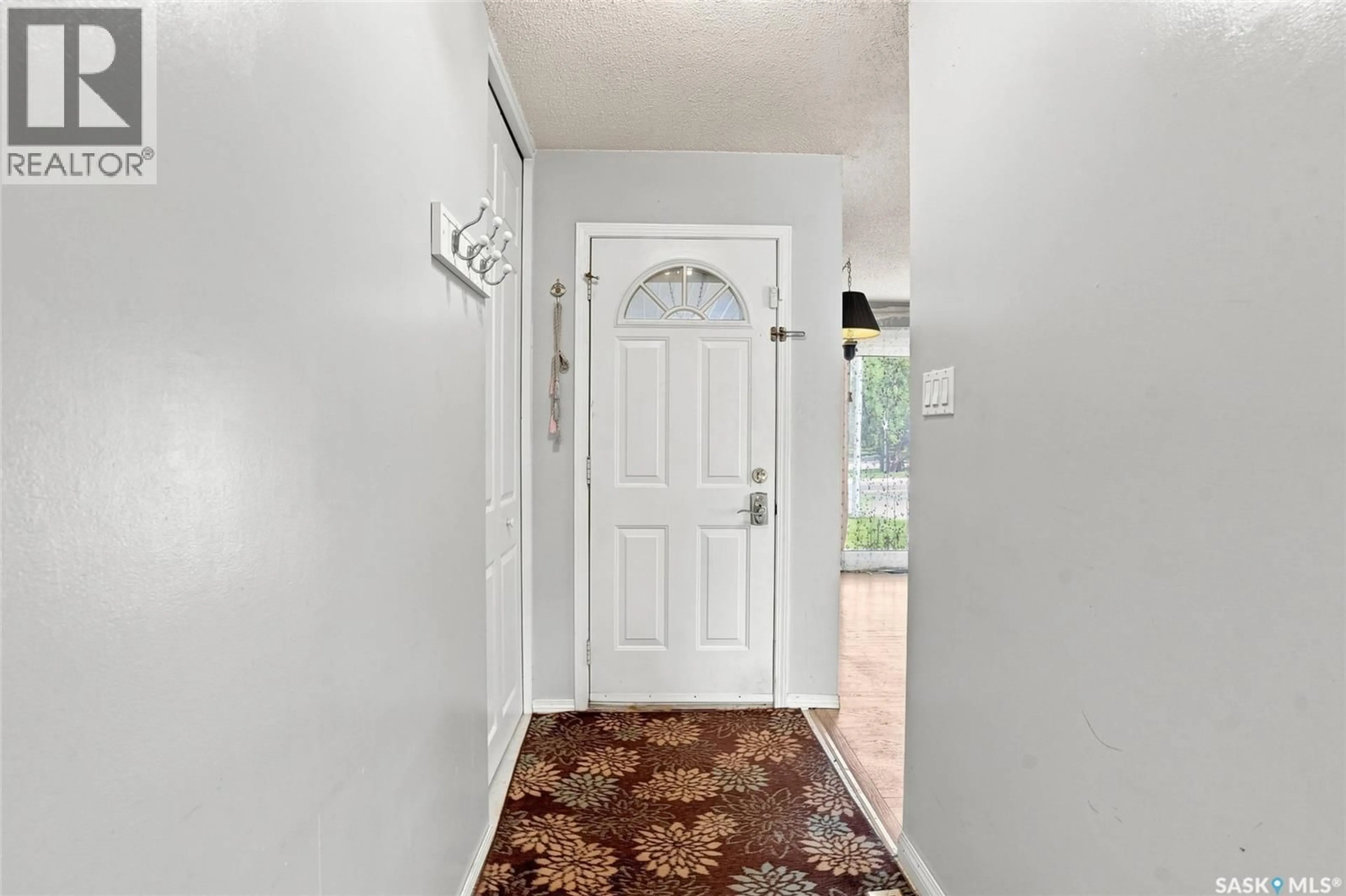 Indoor entryway for 610 ACADIA DRIVE, Saskatoon Saskatchewan S7H3V9