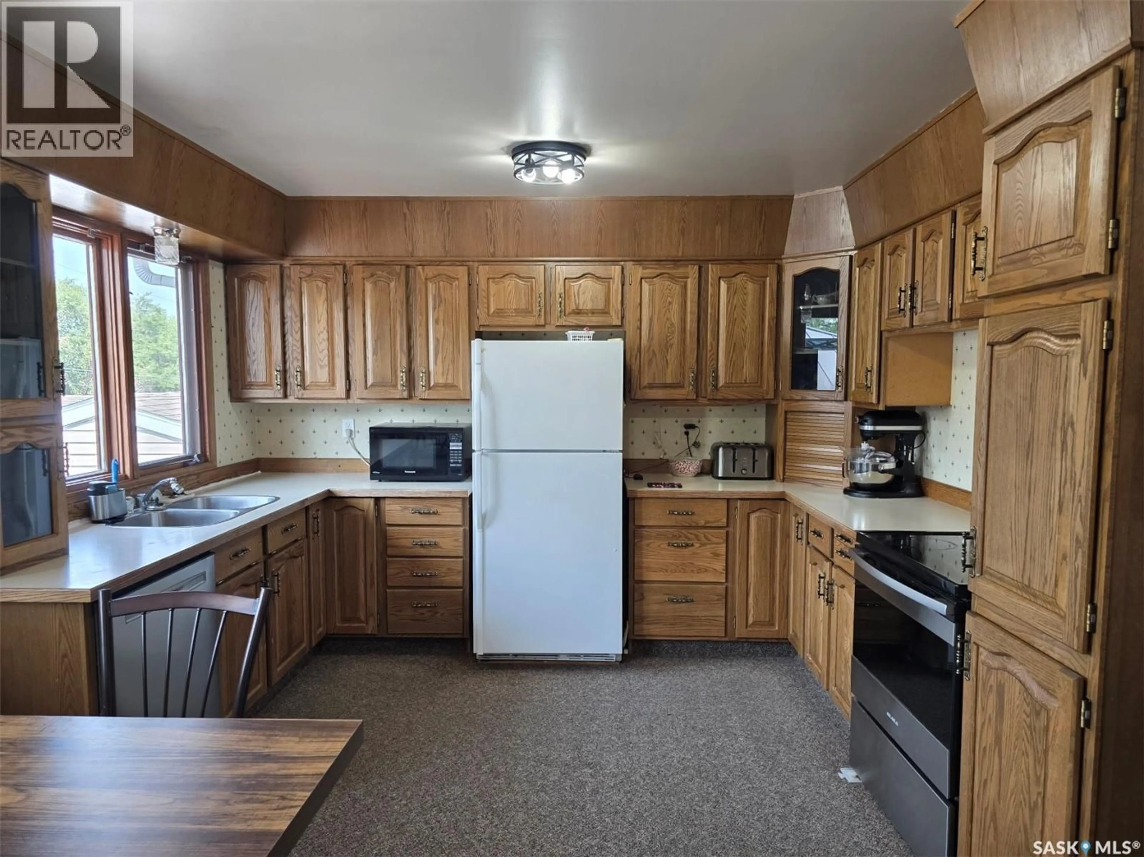 Standard kitchen, unknown for 341 ALLEN DRIVE, Swift Current Saskatchewan S9H3A4