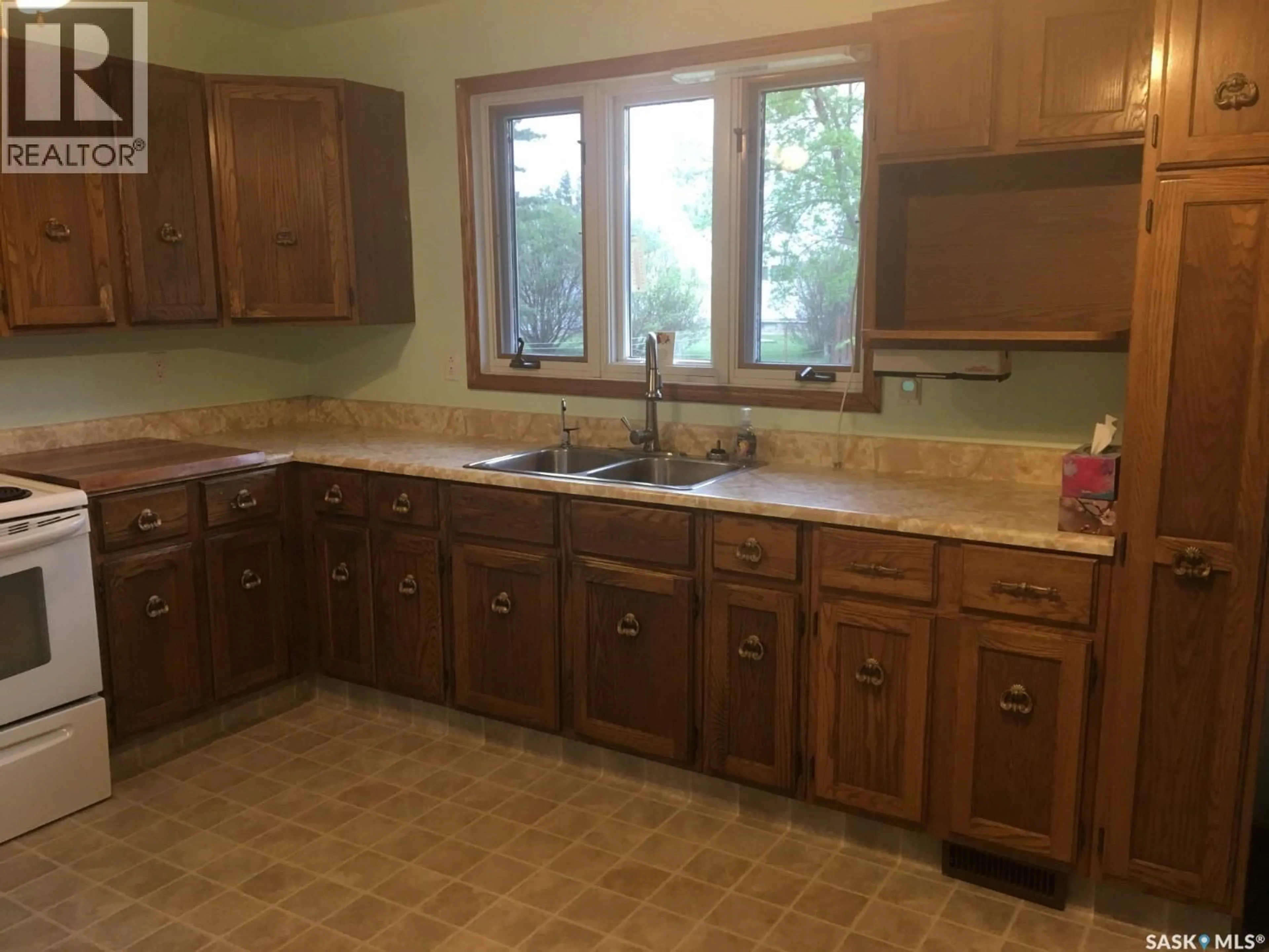 Standard kitchen, ceramic/tile floor for 836 PETERS AVENUE, Oxbow Saskatchewan S0C2B0