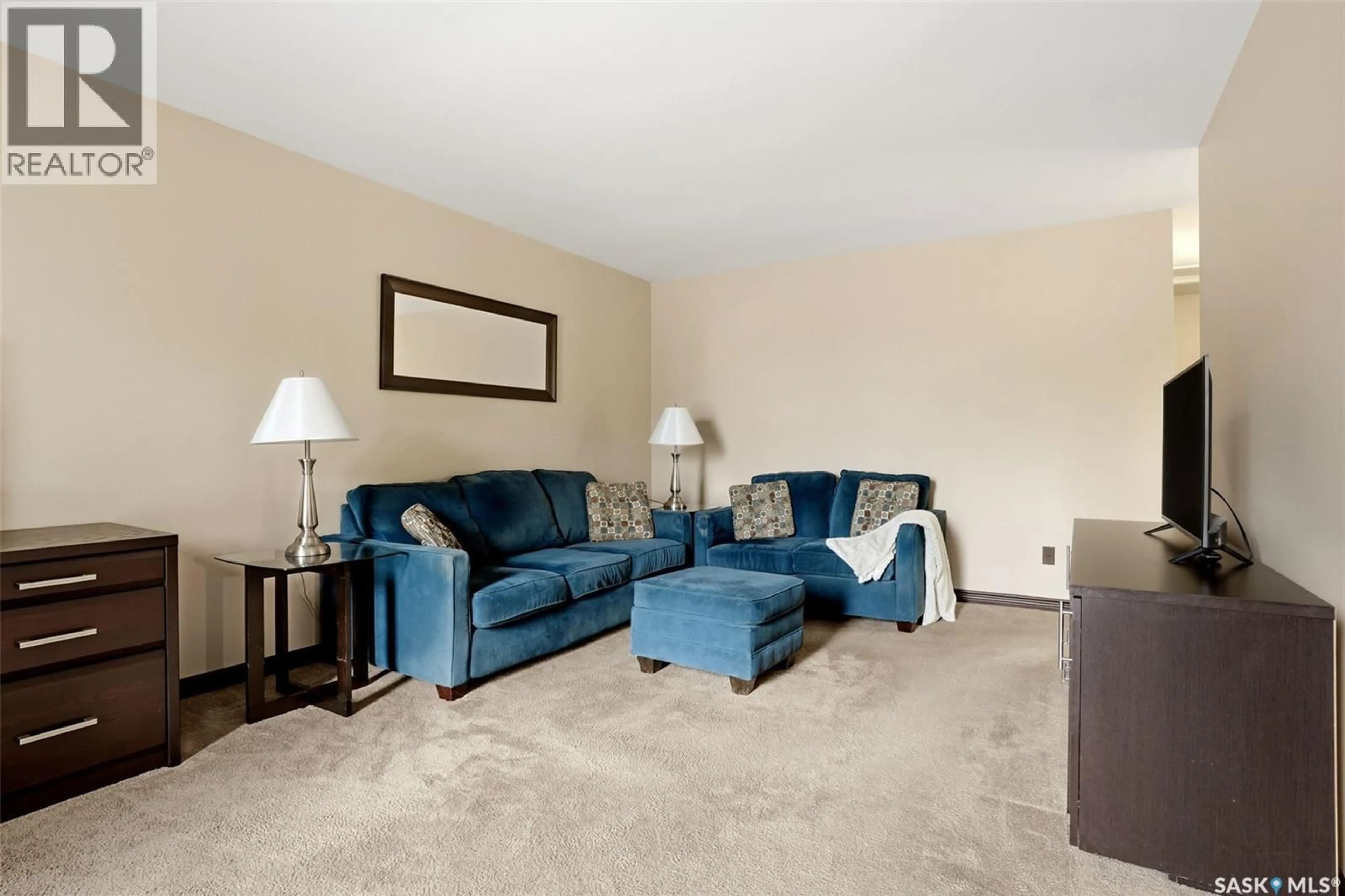 Living room with furniture, carpet floor for 7122 LAWRENCE DRIVE, Regina Saskatchewan S4X3X6
