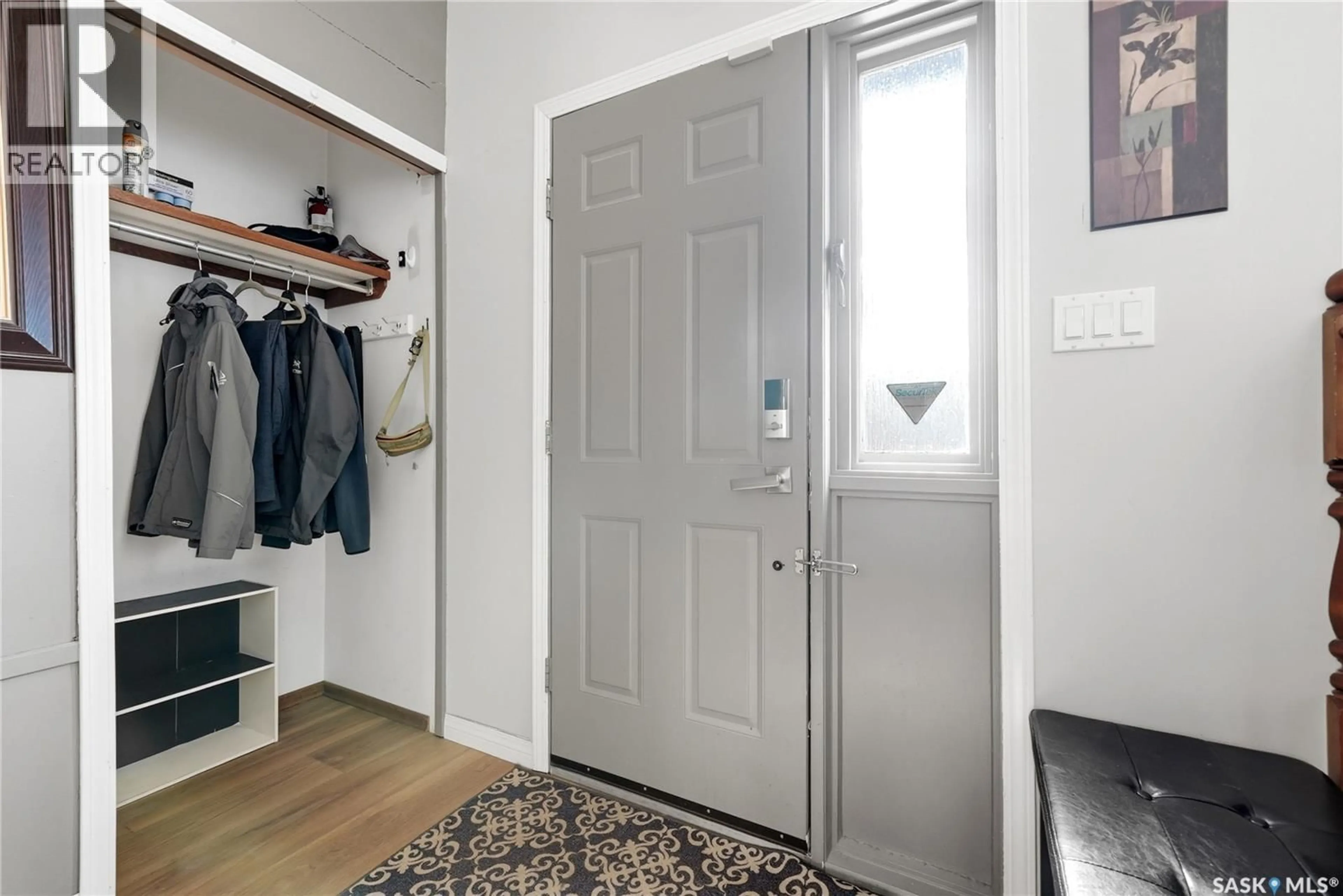 Indoor entryway for 1054 BAYDA CRESCENT, Regina Saskatchewan S4N6Y6