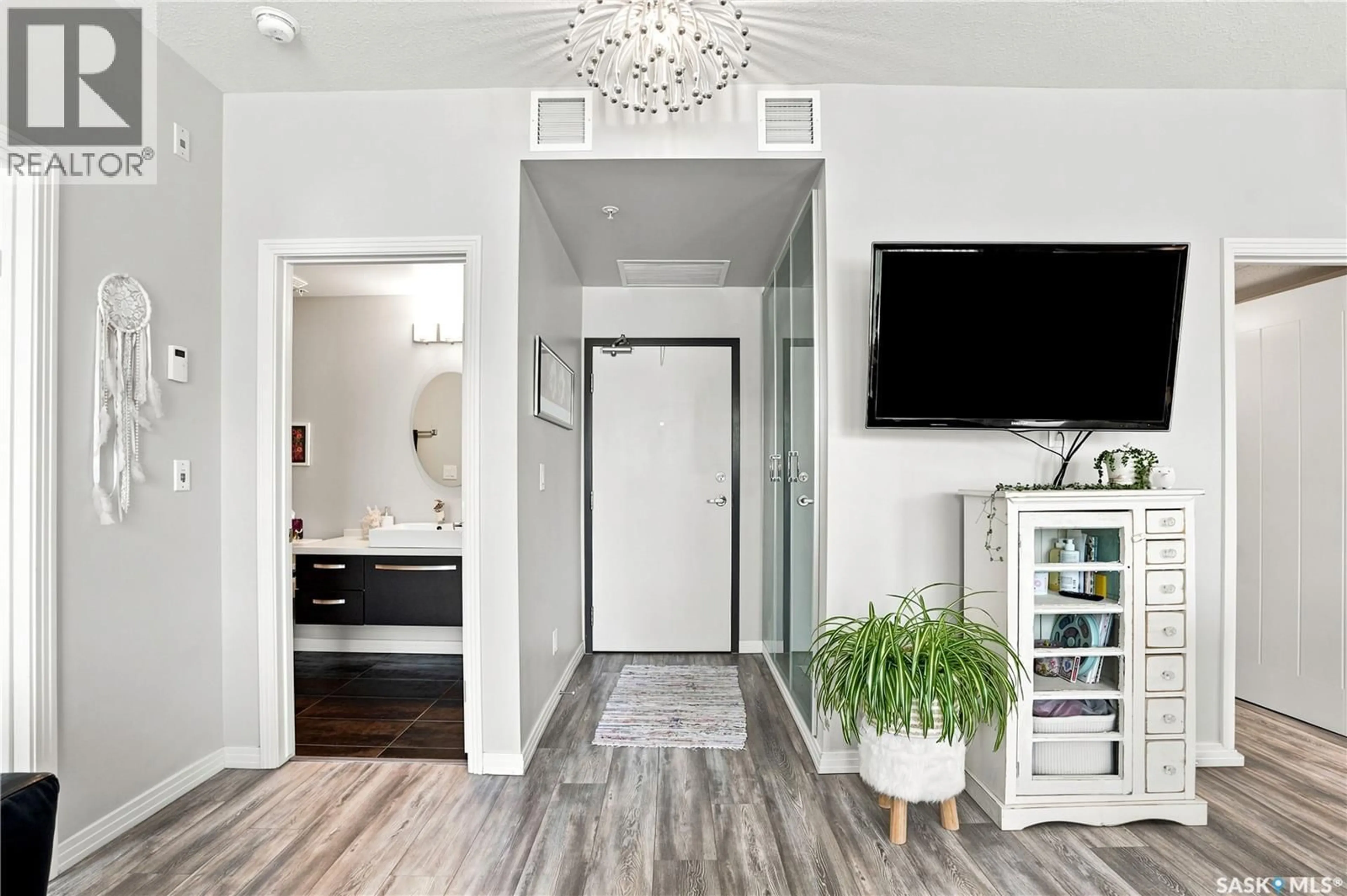 Indoor entryway for 108 235 EVERGREEN SQUARE, Saskatoon Saskatchewan S7W0T9
