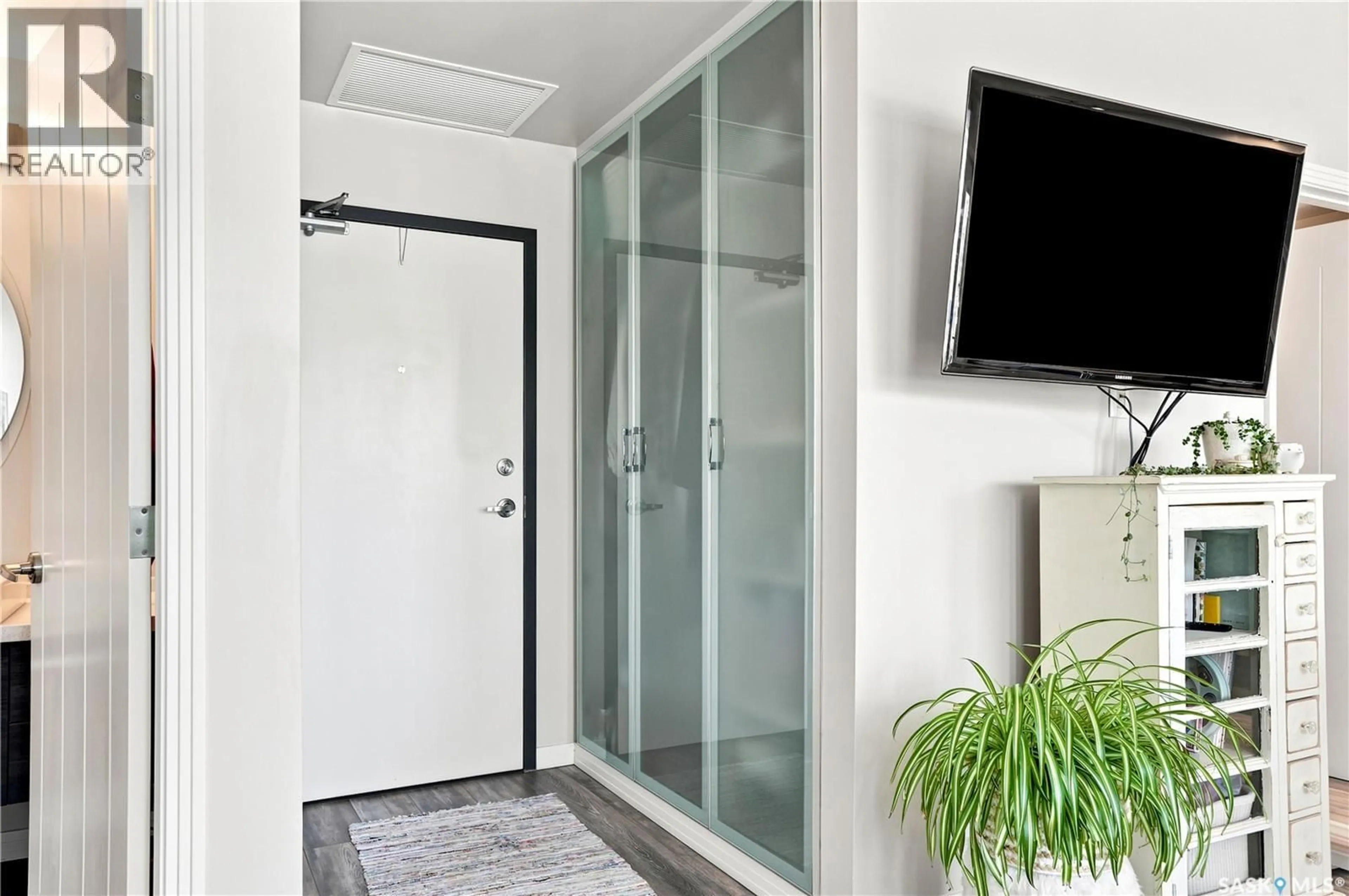 Indoor entryway for 108 235 EVERGREEN SQUARE, Saskatoon Saskatchewan S7W0T9