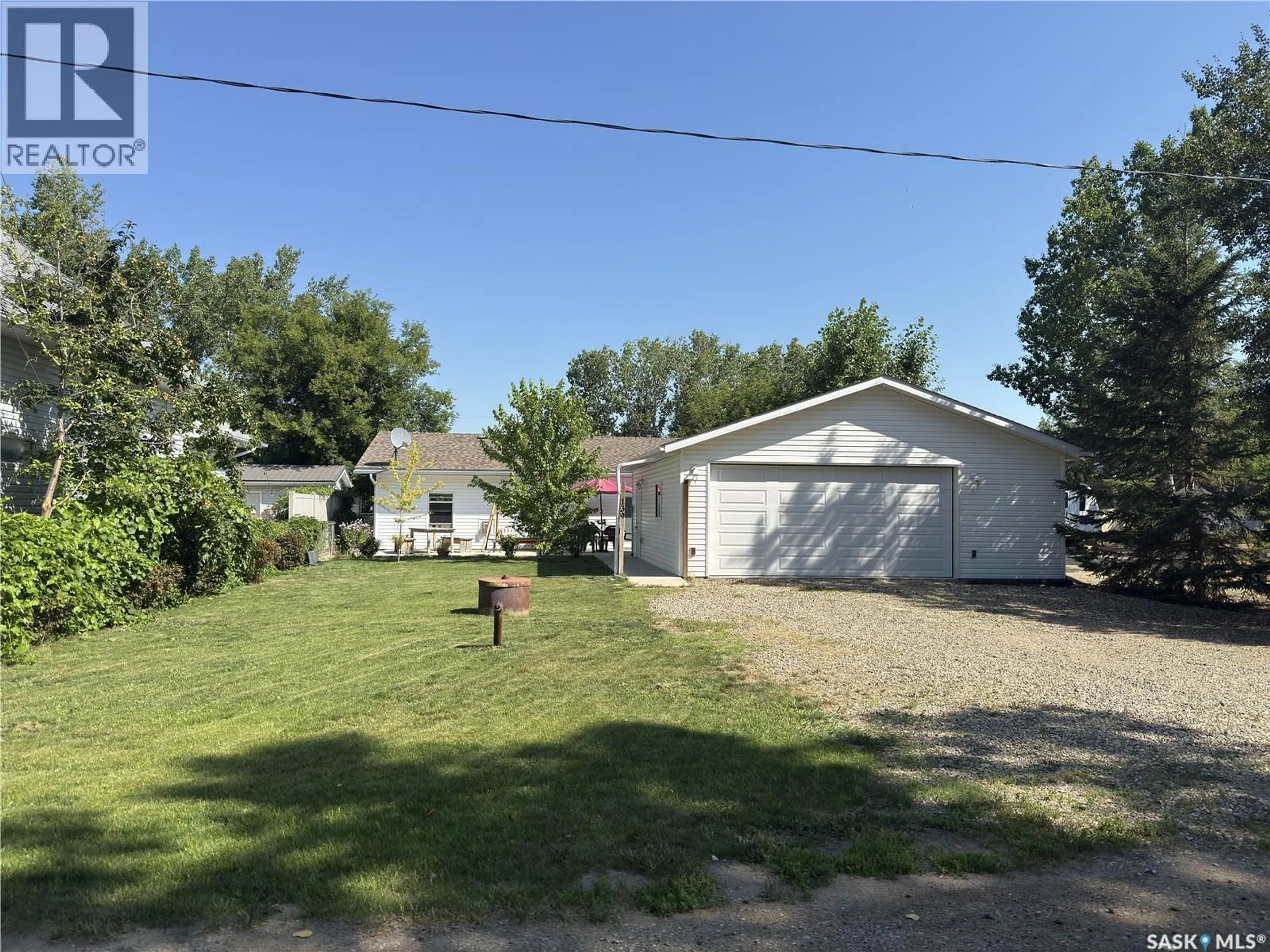 A pic from outside/outdoor area/front of a property/back of a property/a pic from drone, street for 139 LAKEVIEW DRIVE, Island View Saskatchewan S0G0L0