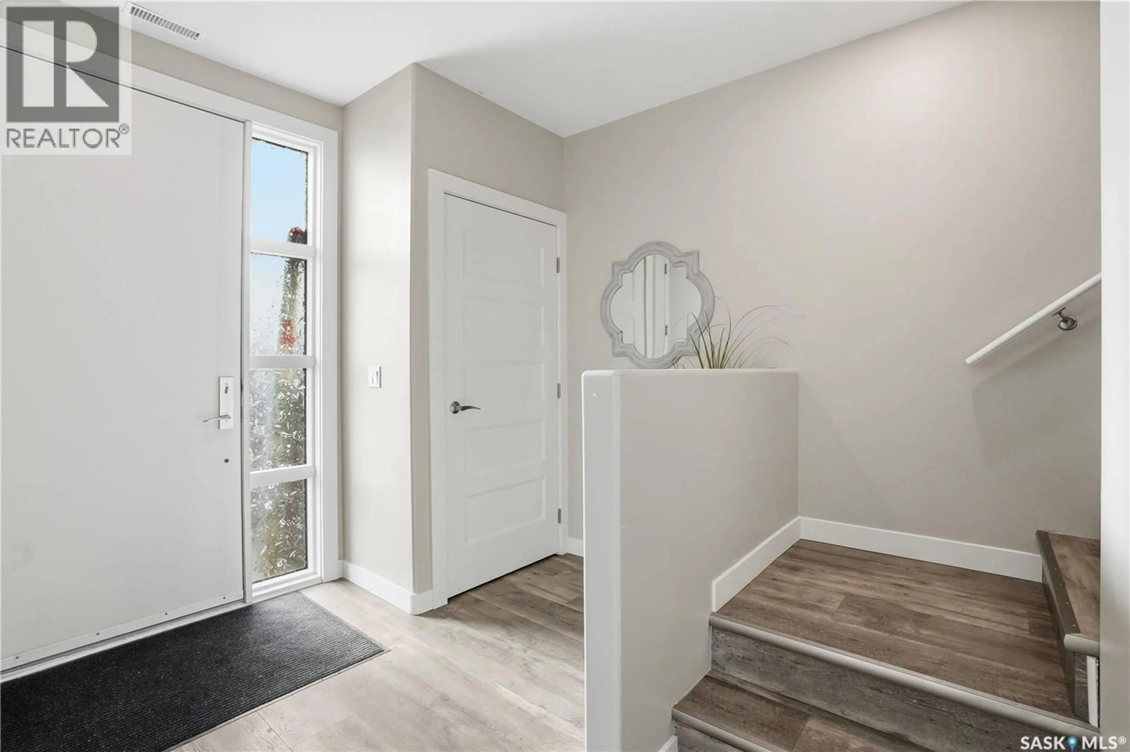 Indoor entryway for 6 103 WILLIS CRESCENT, Saskatoon Saskatchewan S7T0X9
