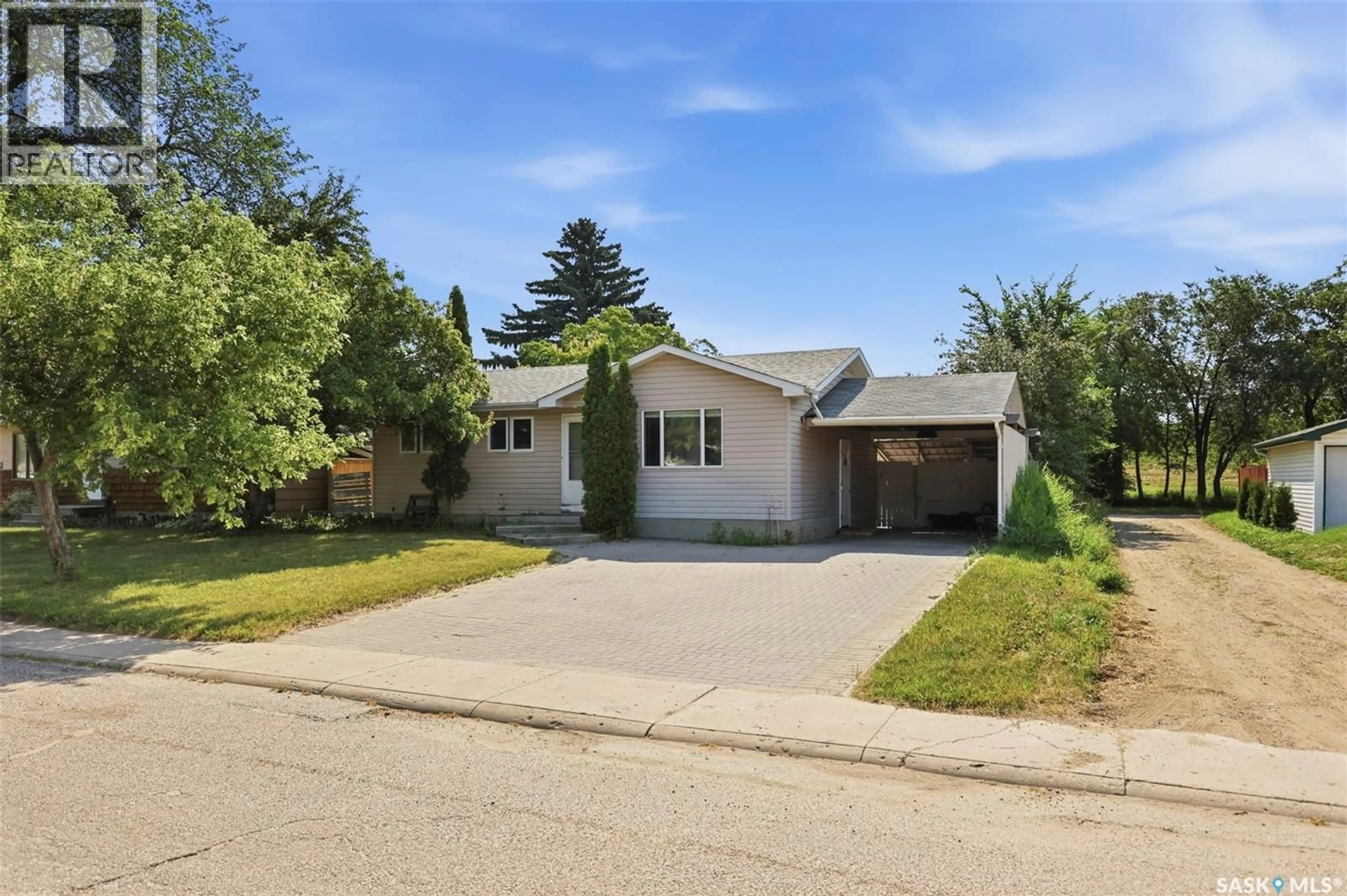 Home with vinyl exterior material, street for 30 MARLBOROUGH CRESCENT, Saskatoon Saskatchewan S7L3T7