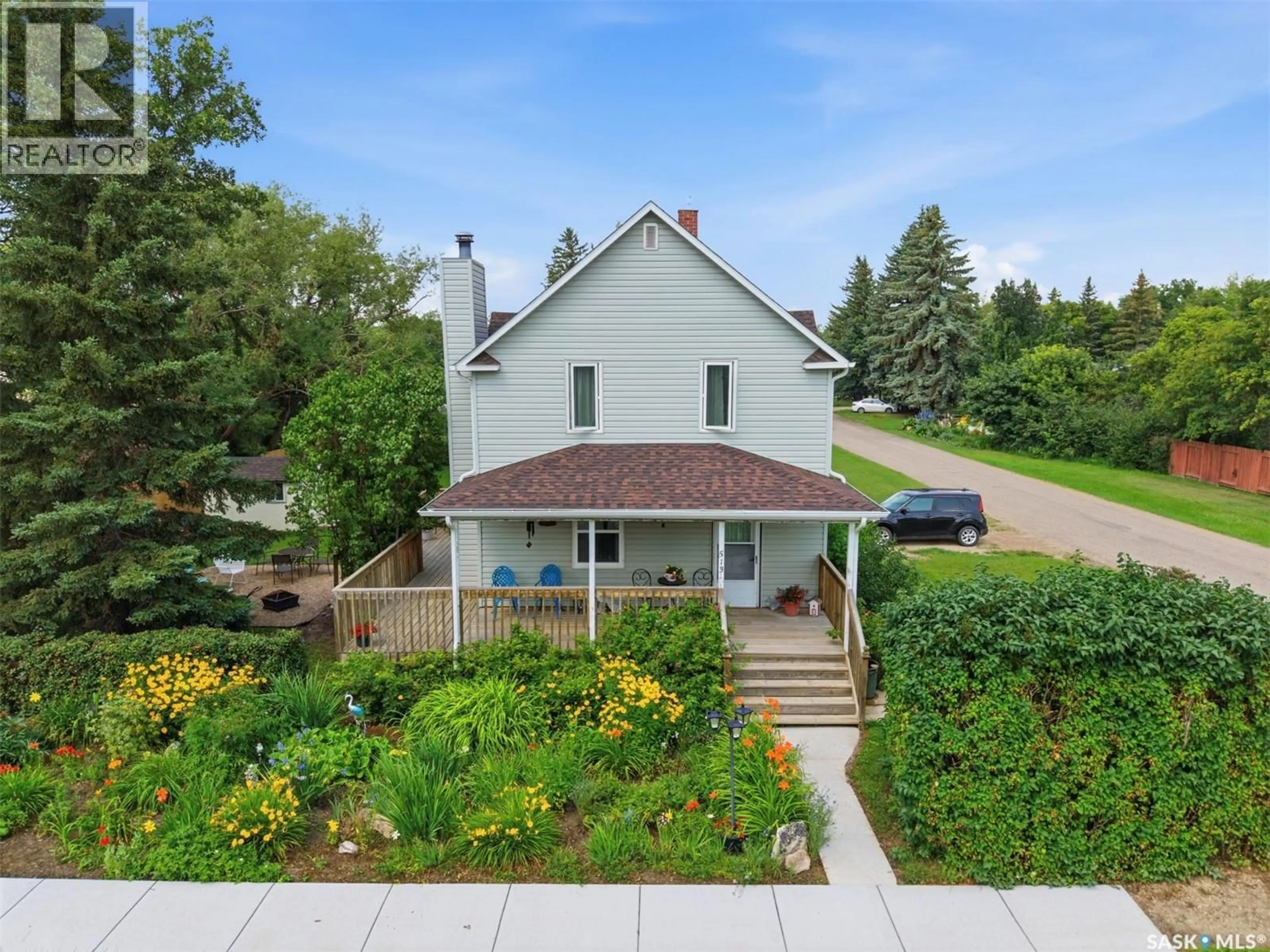 A pic from outside/outdoor area/front of a property/back of a property/a pic from drone, street for 513 1ST STREET, Hepburn Saskatchewan S0K1Z0