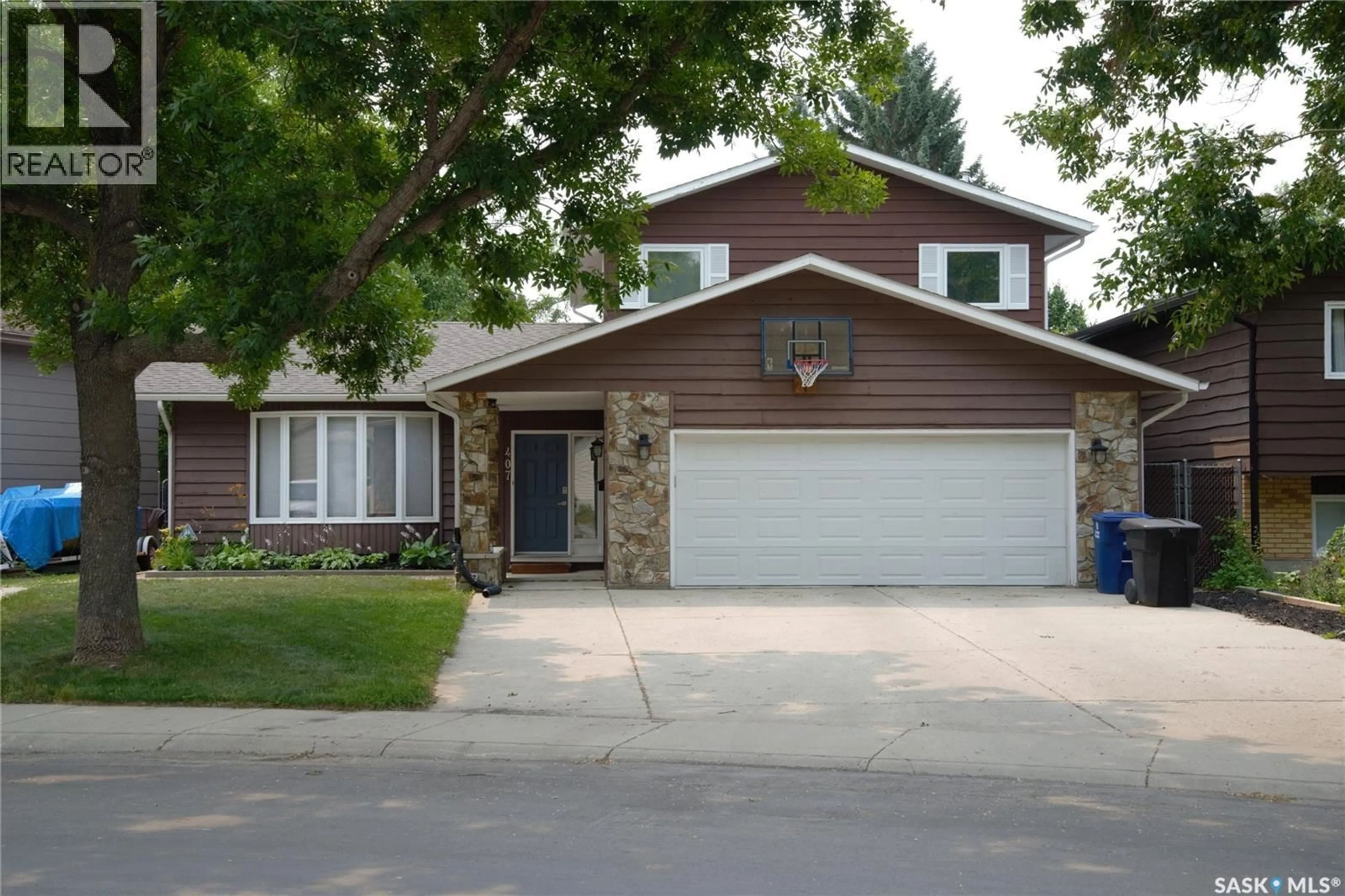 Home with vinyl exterior material, street for 407 CHITEK CRESCENT, Saskatoon Saskatchewan S7K5C1