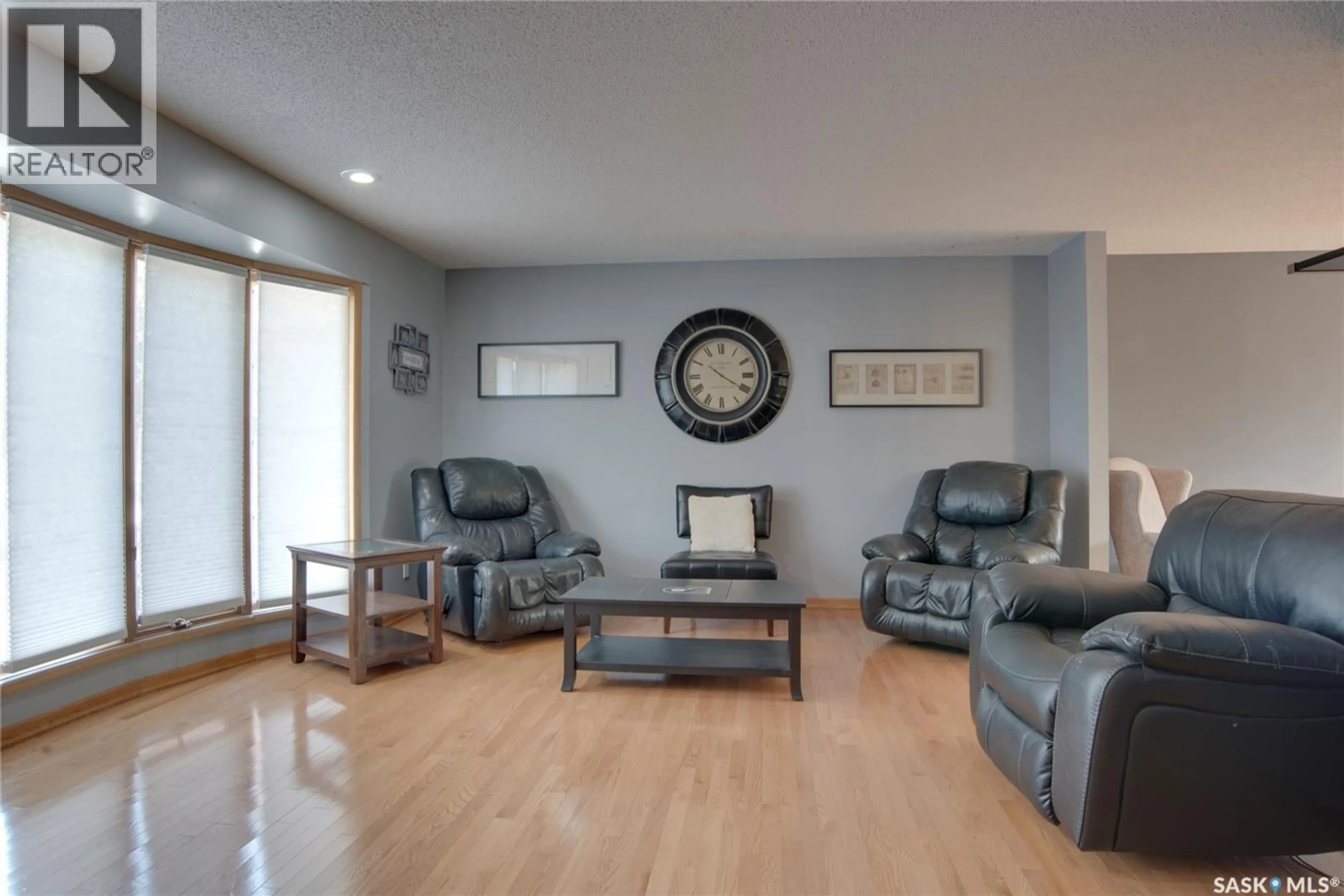 Living room with furniture, unknown for 407 CHITEK CRESCENT, Saskatoon Saskatchewan S7K5C1
