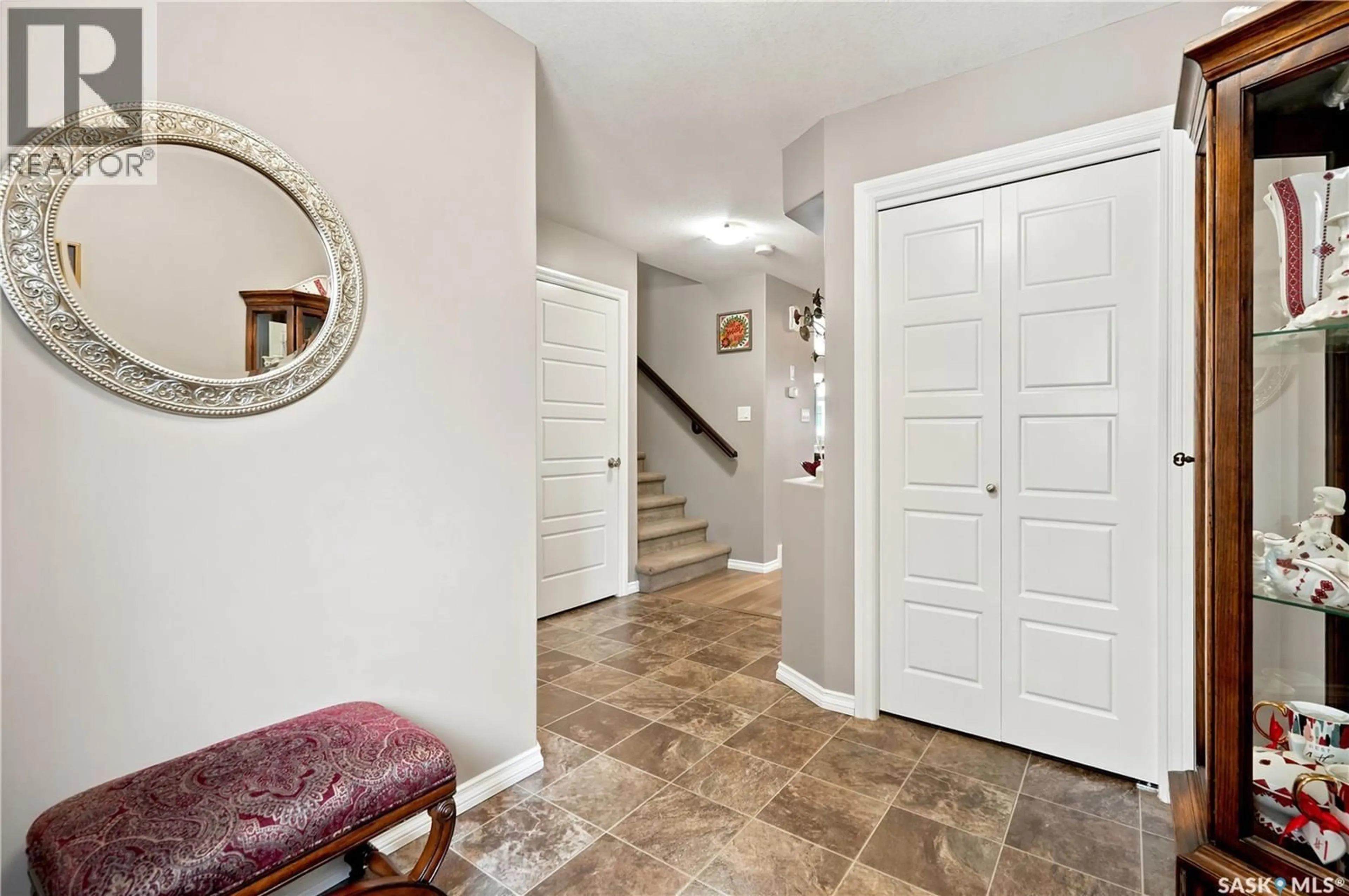 Indoor entryway for 104 4100 SANDHILL CRESCENT, Regina Saskatchewan S4V3G9